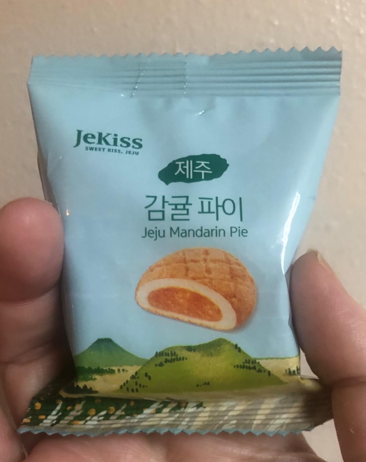 Korean Food JEKISS Jeju Tangerine Pie, Soft Fruit Biscuit, 8 Pack, 5.64 oz customer photo 2