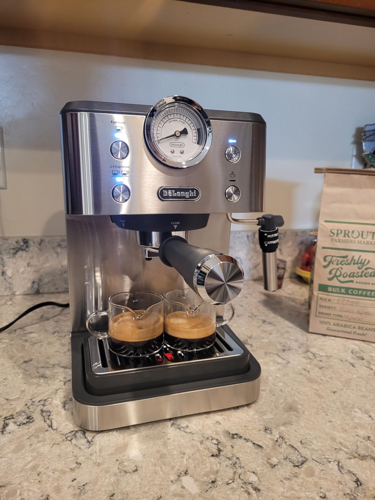 De'Longhi Classic Signature Espresso Machine with Adjustable Milk Frother customer photo 1