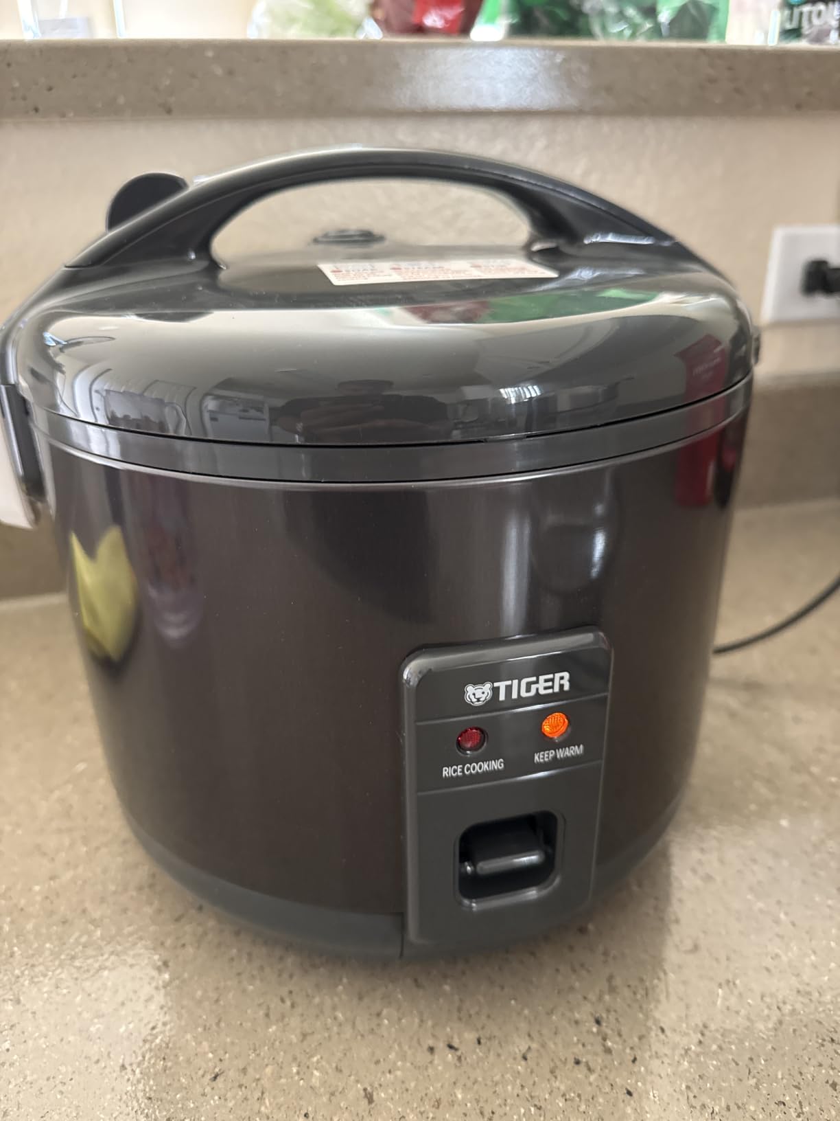 Tiger JNP-S18U-KY 10 Cup Capacity Rice Cooker with Non-Stick Inner Pot, Retractable Power Cord, and Keep Warm up to 12 hours, Black customer photo 1