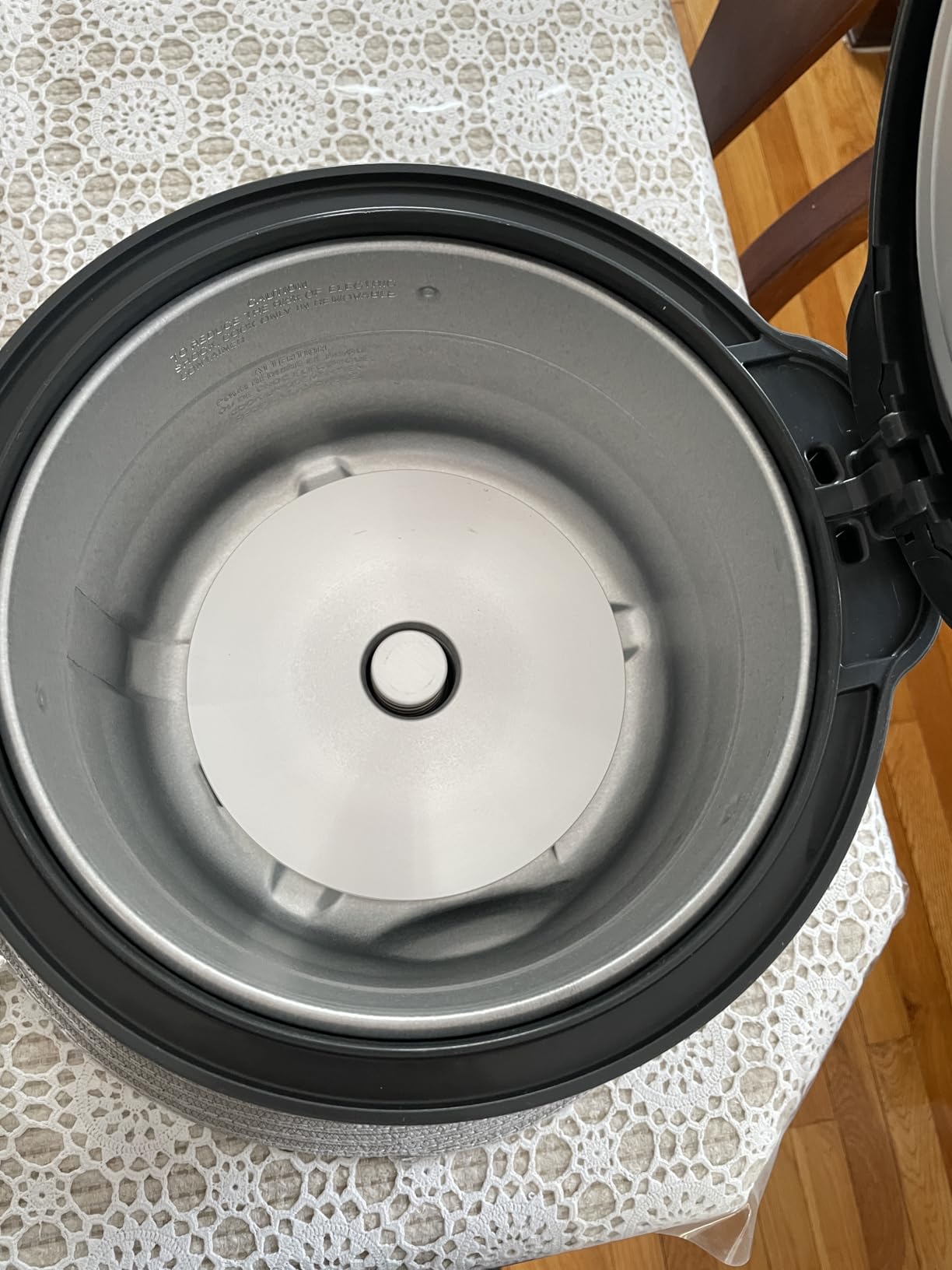 Tiger JNP-S18U-KY 10 Cup Capacity Rice Cooker with Non-Stick Inner Pot, Retractable Power Cord, and Keep Warm up to 12 hours, Black customer photo 2