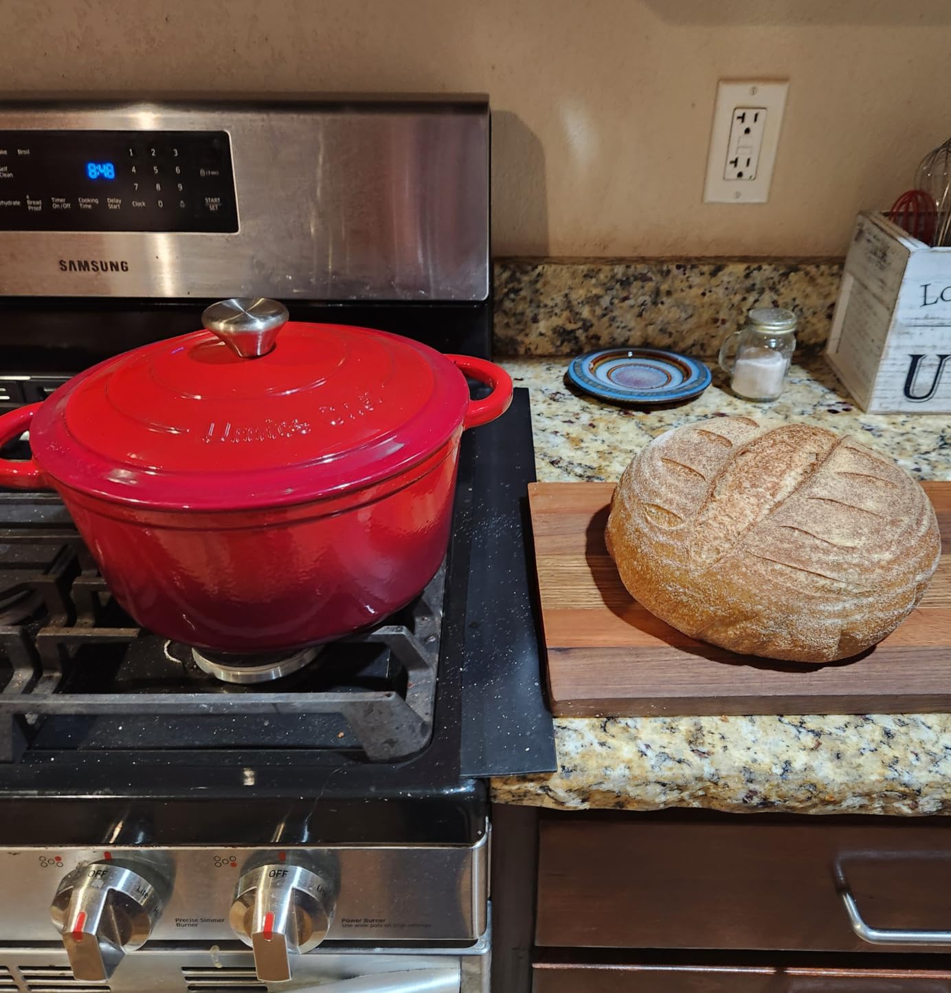 Enameled Cast Iron Dutch Oven - Umite Chef 5QT Pot with Lid & Cotton Potholders - Heavy-Duty Cookware for Bread Baking, Braising, Stews, Roasting(Cream White) customer photo 1