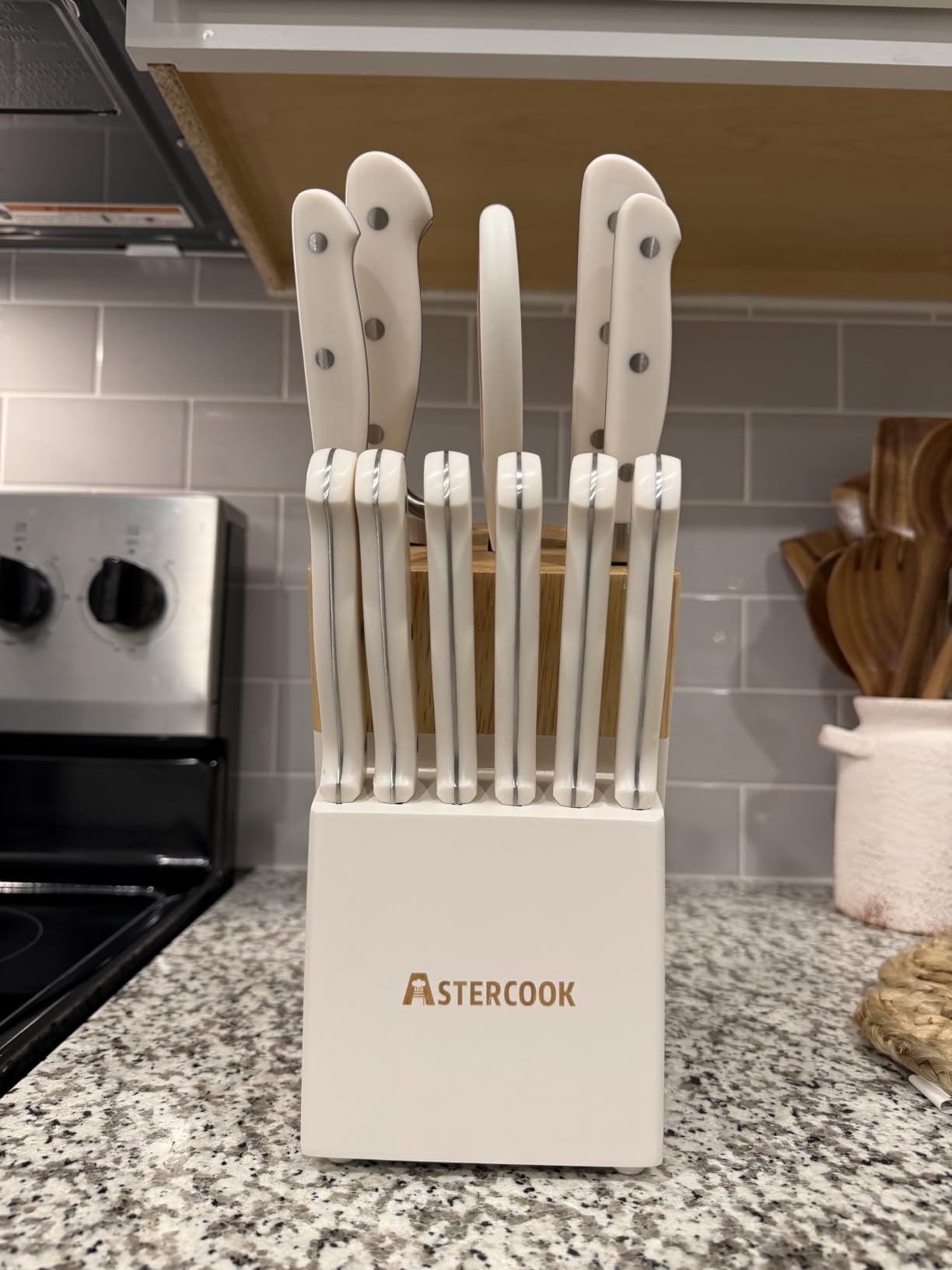 Knife Set,Astercook Kitchen Knife Set with Block 14-Piece Full Tang Stainless Steel Knives with Sharpener Dishwasher Safe and Anti-Slip Ergonomic Handle Utensils Set customer photo 1