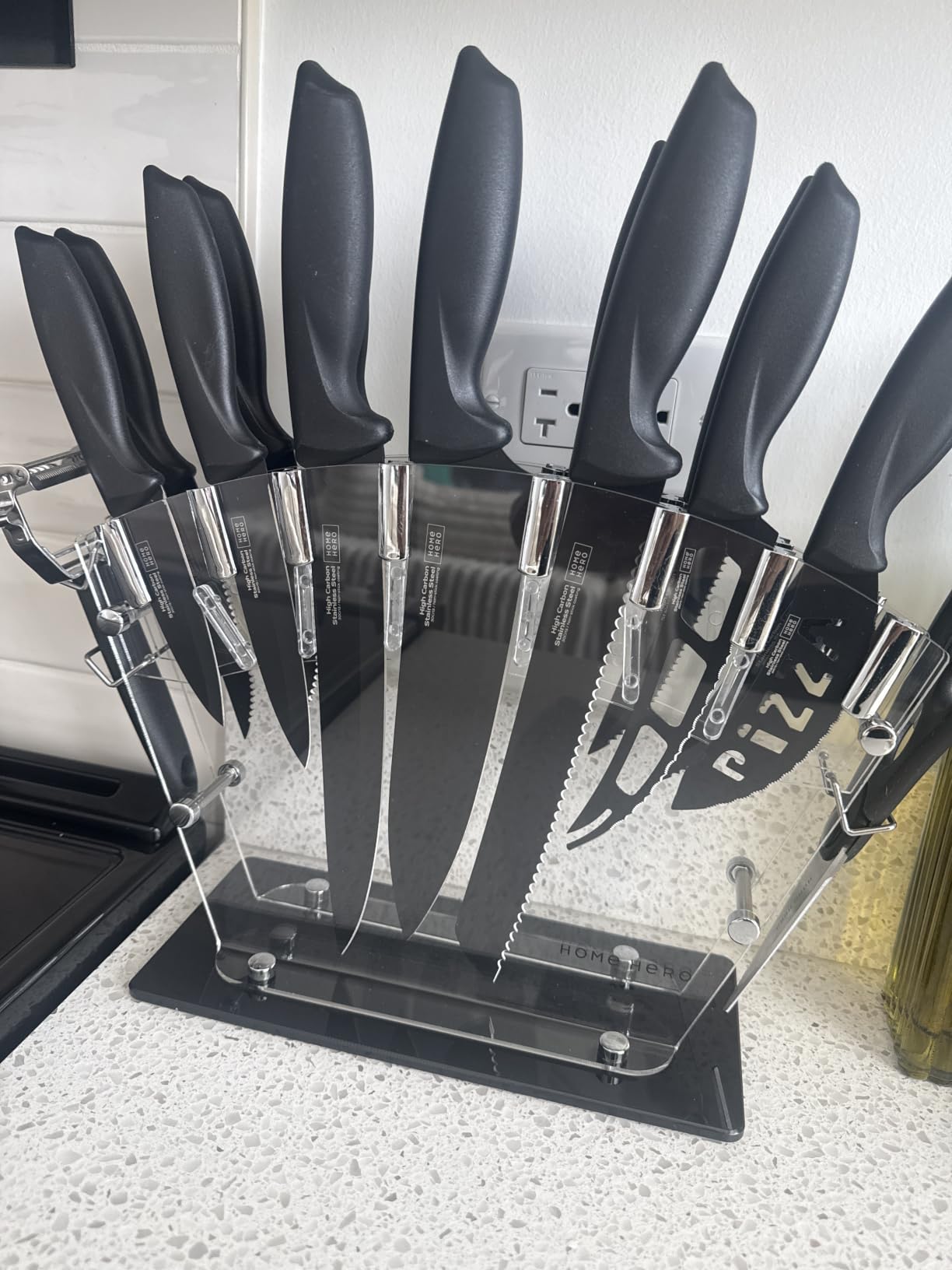 Home Hero 15-Piece Kitchen Knife Set - Knife Block Set | Black Stainless Steel Knife Set with Wooden Block - Built-In Sharpener, Ergonomic Handles & Nonstick Coating customer photo 2