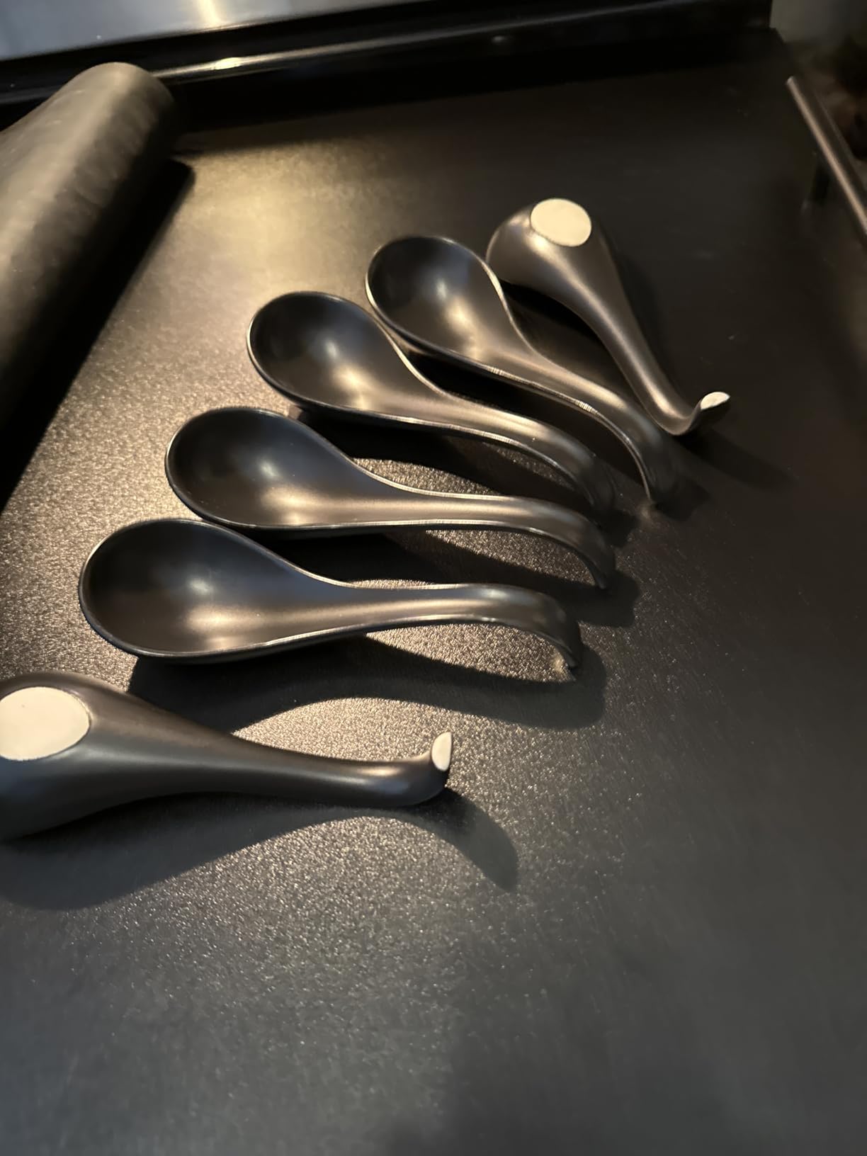 LYEOBOH Soup Spoons Set of 6, Chinese Deep Soup Spoon - 6.5 inch Ceramic Korean Tablespoons for Ramen, Rice, Noodle, Asian Spoons with Deep Hook Design, Vintage Blue customer photo 1