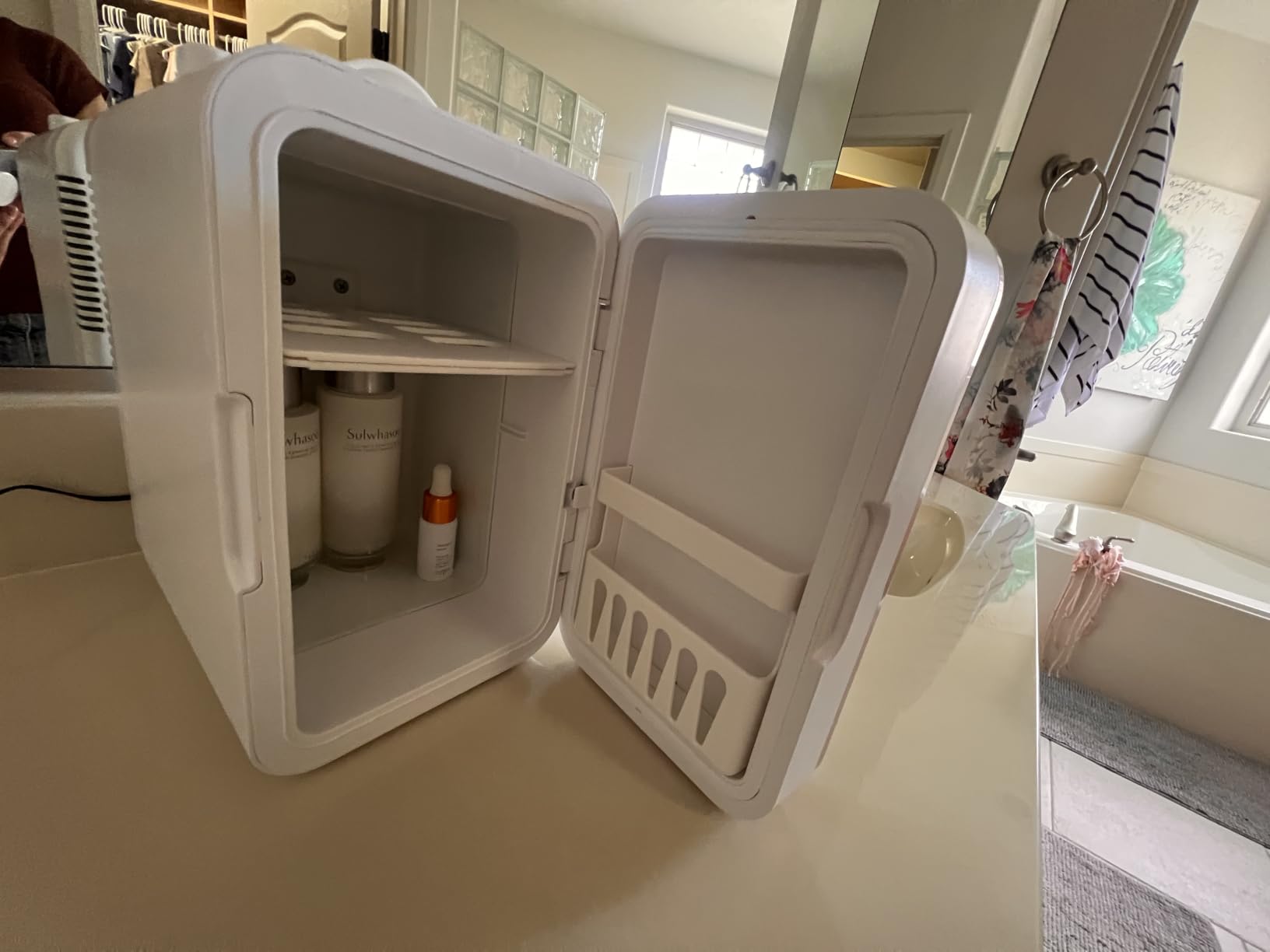 YLFU Mini Fridge for Bedroom, 6L Skincare Fridge with LED Mirror for Dorm & Office, Portable Cooler & Warmer Small Compact Refrigerator for Skincare, Makeup and Cosmetics customer photo 2