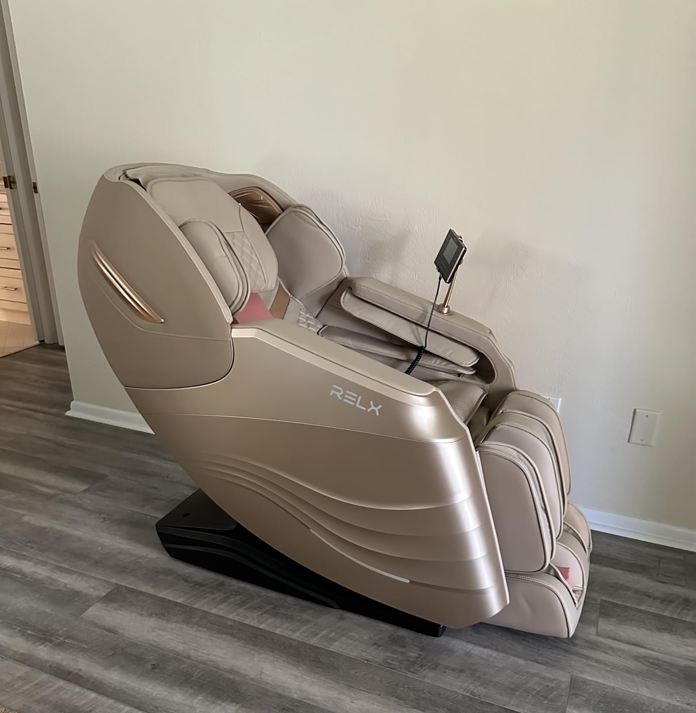 RELX Massage Chair Full Body, 20 Modes Zero Gravity SL-Track Shiatsu Massage Chair Built-in Heat System, Airbag Massage with Body Scan, Deep Yoga Stretch, Calfrest Extension and AI Control(White) customer photo 3