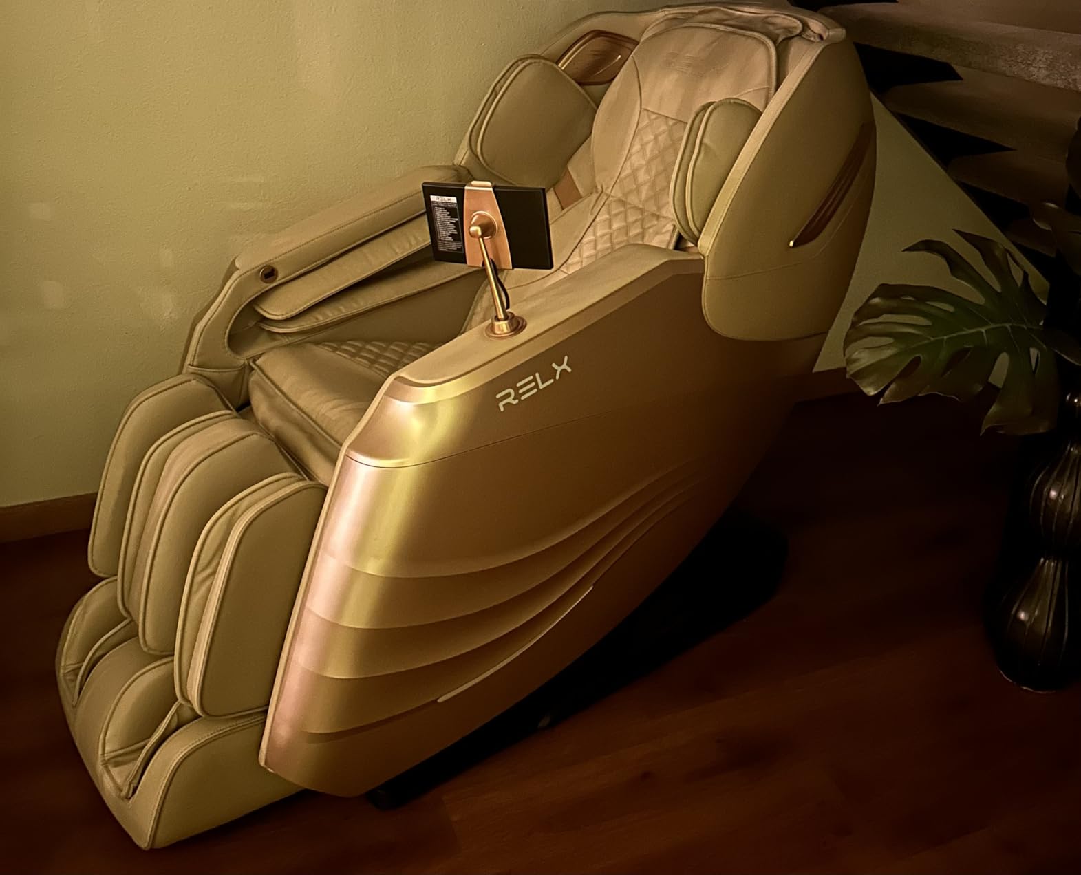 RELX Massage Chair Full Body, 20 Modes Zero Gravity SL-Track Shiatsu Massage Chair Built-in Heat System, Airbag Massage with Body Scan, Deep Yoga Stretch, Calfrest Extension and AI Control(White) customer photo 4