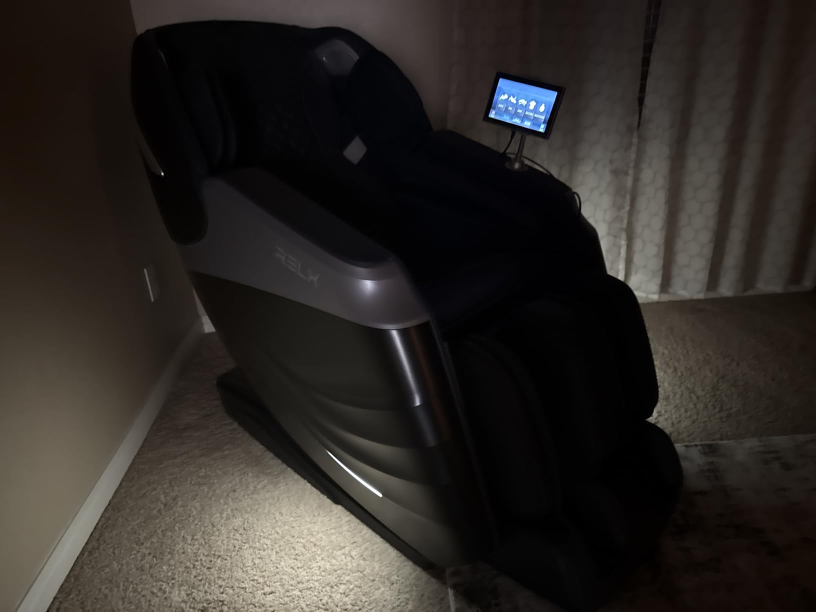 RELX Massage Chair Full Body, 20 Modes Zero Gravity SL-Track Shiatsu Massage Chair Built-in Heat System, Airbag Massage with Body Scan, Deep Yoga Stretch, Calfrest Extension and AI Control(White) customer photo 5