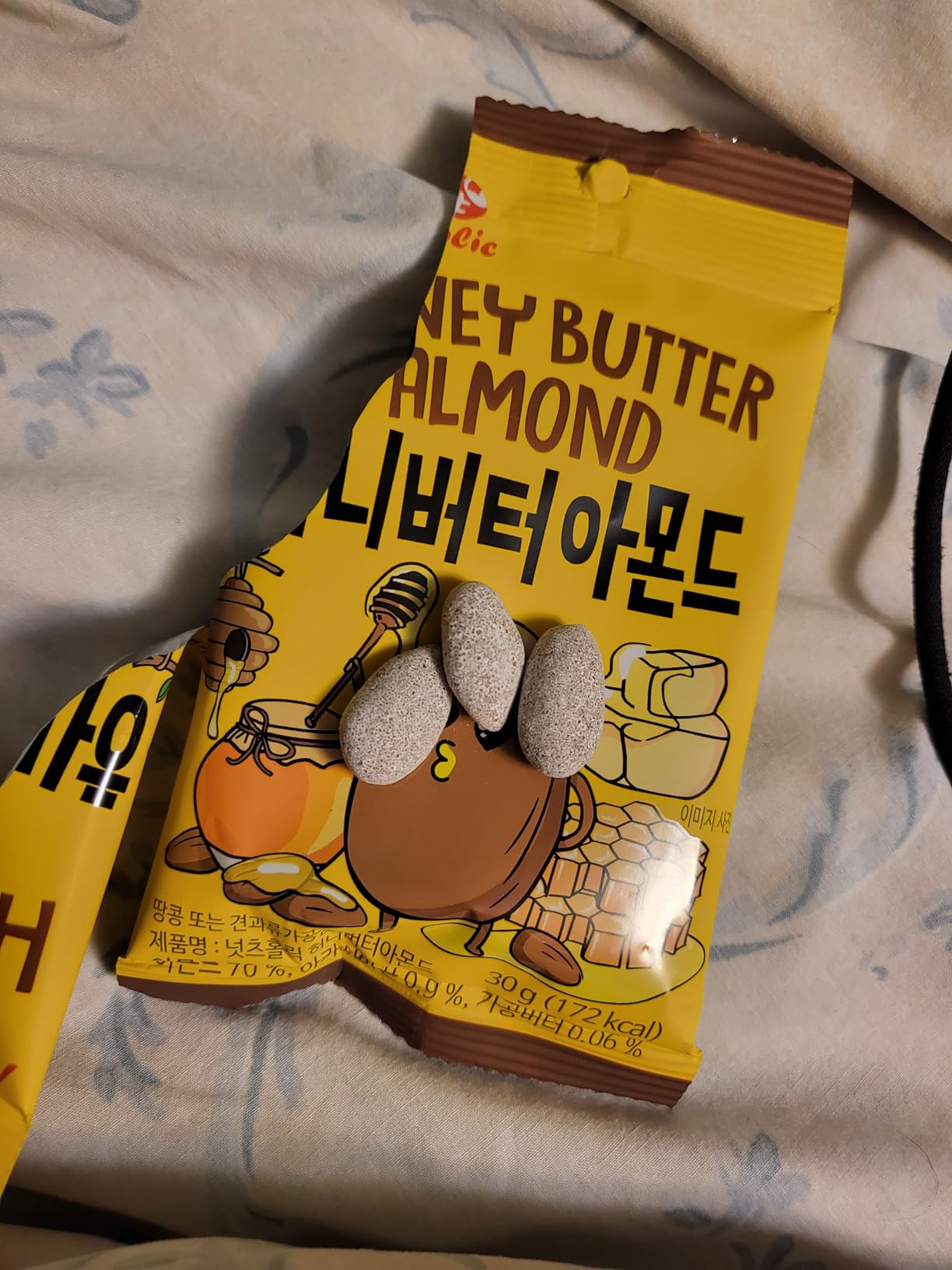Korean Food Nuts Holic Honey Butter Almond, Sweet & Savory, Snack Mix, 8Pks customer photo 2