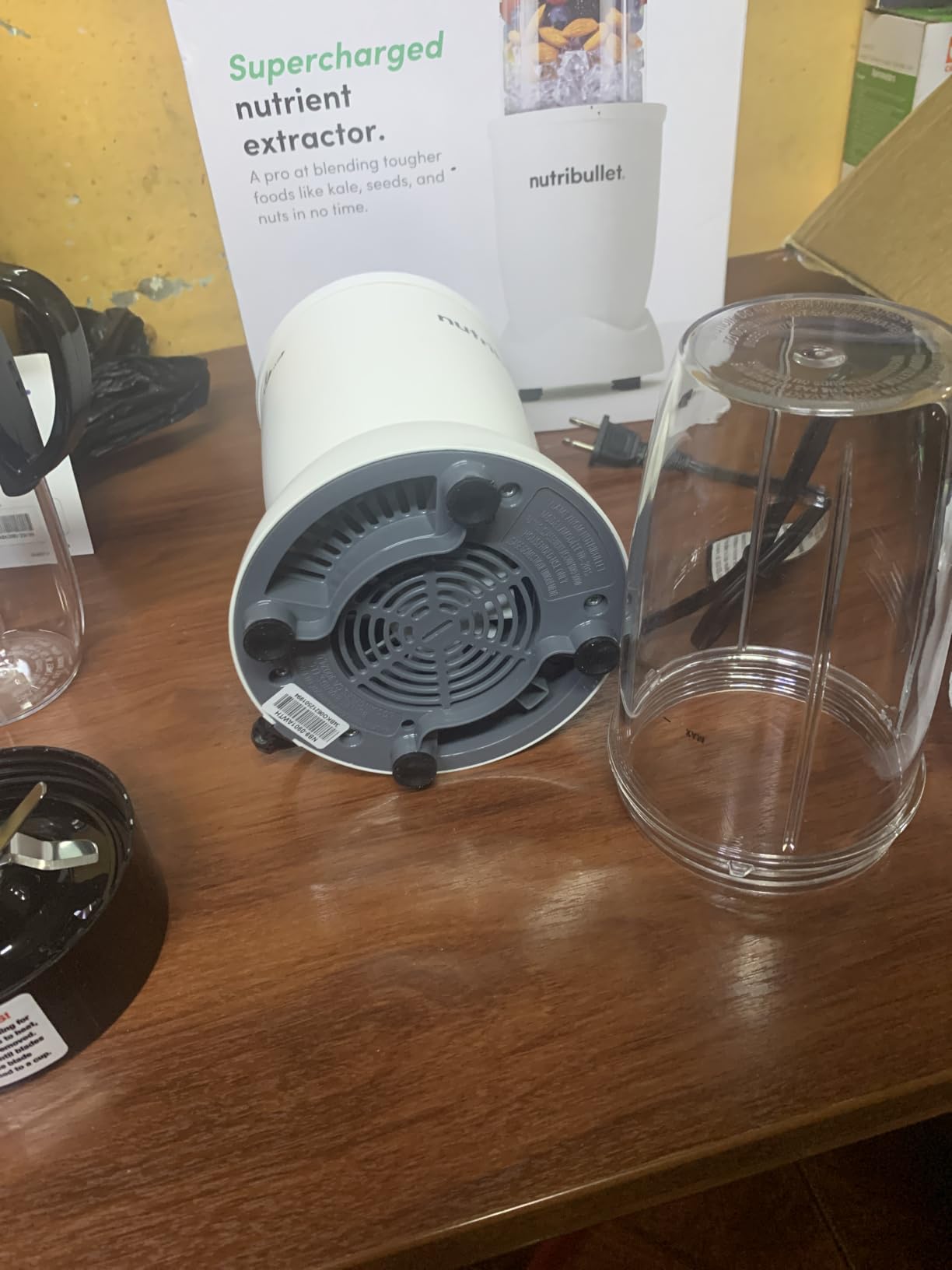 nutribullet Pro Personal Blender, Shakes, Smoothies, Food Prep, and Frozen Blending, 32 Ounce Cup, 24 Ounce Cup, Flip-top Travel Lid, 900 Watt, Matte Linen, NB9-0901LIN customer photo 2