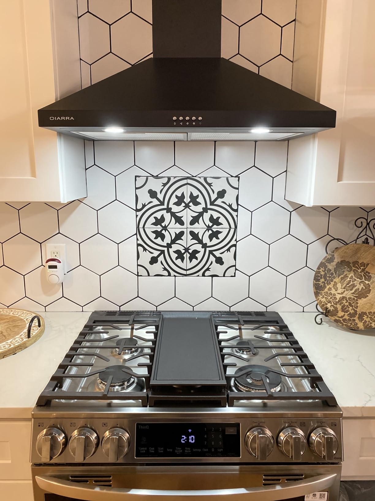 CIARRA Black Wall Mount Range Hood 30 inch 550 CFM Stove Vent Hood with 2 LED Light for Kitchen, 3 Speed Fan, Ducted & Ductless Mode, Push Button, Easy to Install, CAB75206P-N customer photo 1