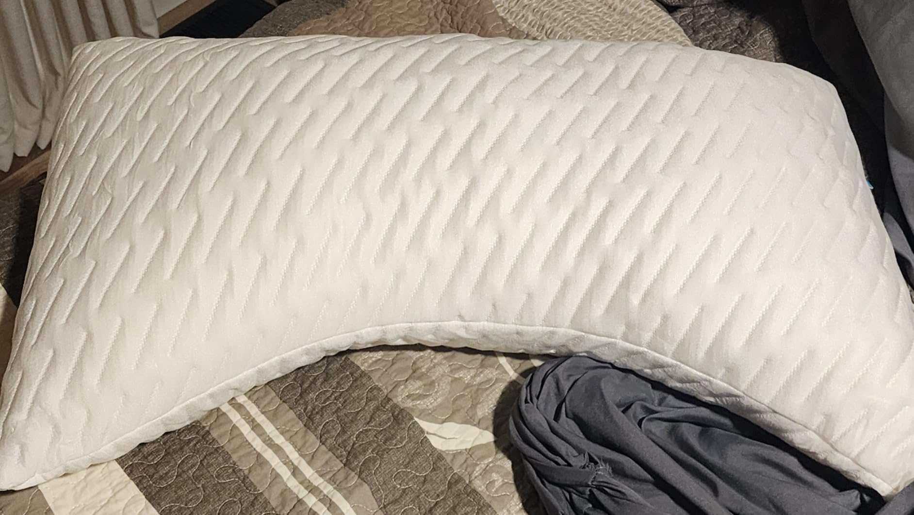 BLISSBURY Adjustable Talalay Latex Pillow, Crescent Shape, Queen Size customer photo 1