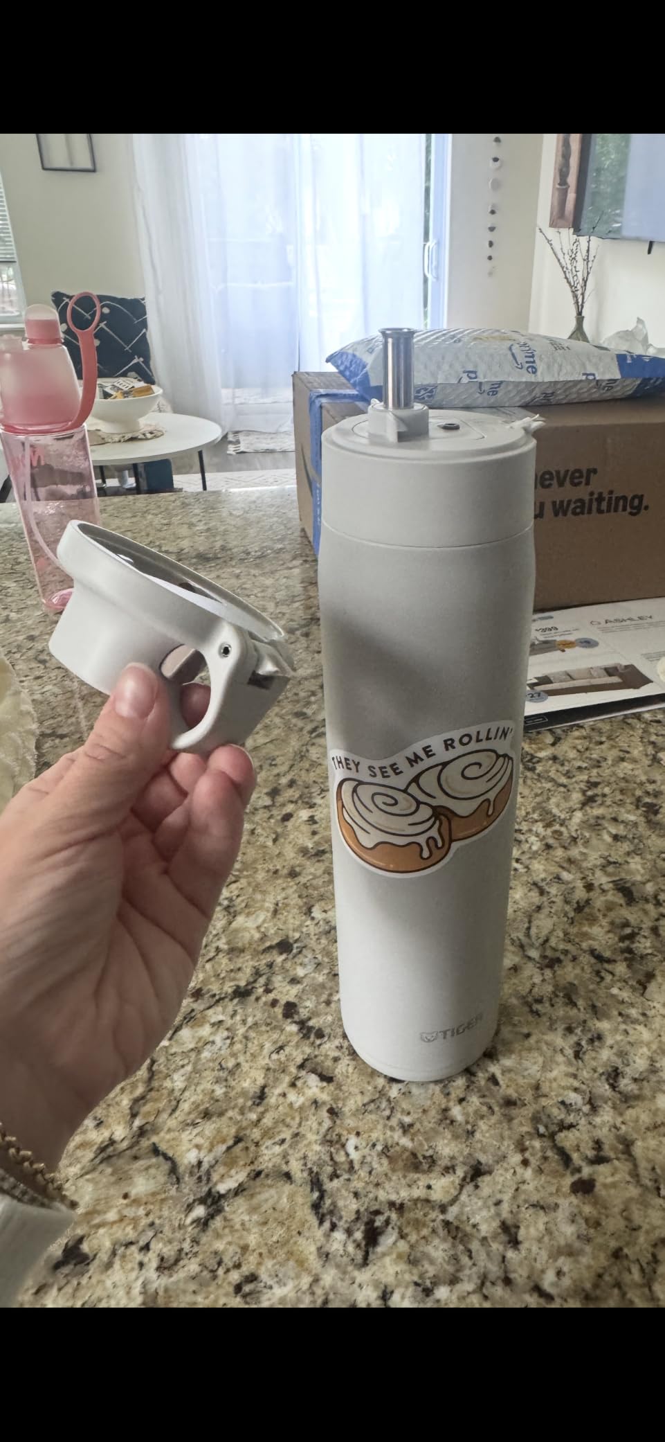 Tiger Vacuum Insulated Bottle with Stainless-steel Straw, 25oz (750ml),MTS-W075WO, Off White customer photo 1
