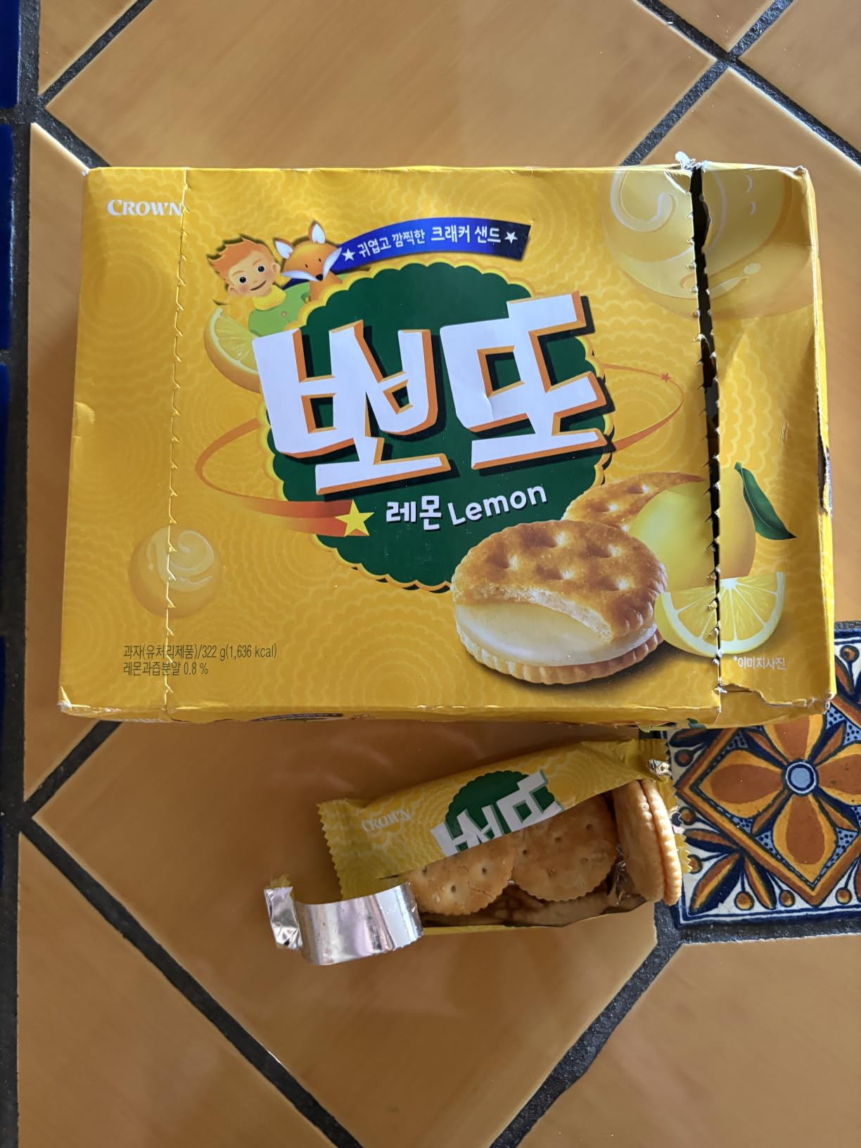 Korean Food Lemon Cream Sandwich Cookies, Lemon Pound Cake Taste, 322g | Crunchy sandwich biscuits with smooth lemon cream filling inspired by classic lemon pound cake customer photo 2