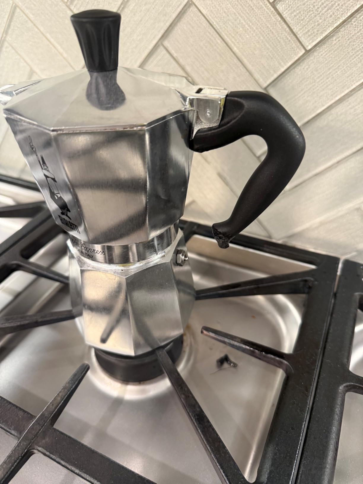 Bialetti Moka Express Iconic Italian Stovetop Espresso Maker (Natural Silver, 6 Cups) customer photo 1