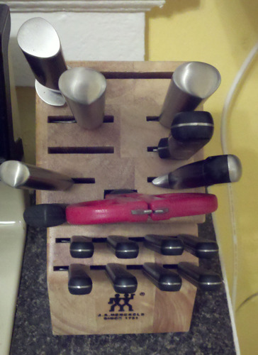 ZWILLING 20-Slot Super Knife Storage Block, Hardwood customer photo 1