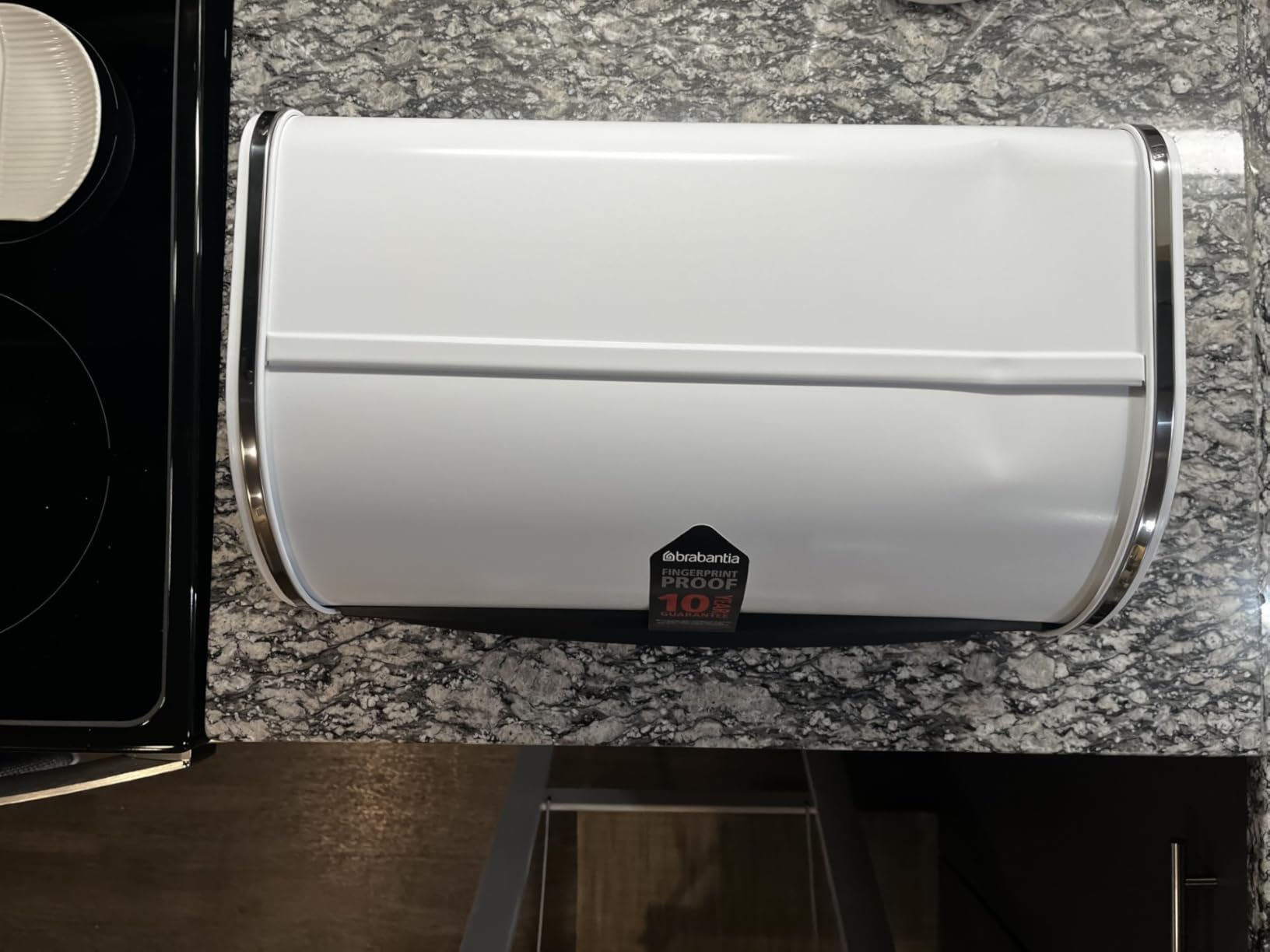 Brabantia Roll Top Bread Box | Medium | Matt Steel | Large Metal Front Opening Bread Store for Kitchen Countertop | Partly Flat Top for Extra Storage, Magnet Closing Lid | Fits 1 Loaf customer photo 1