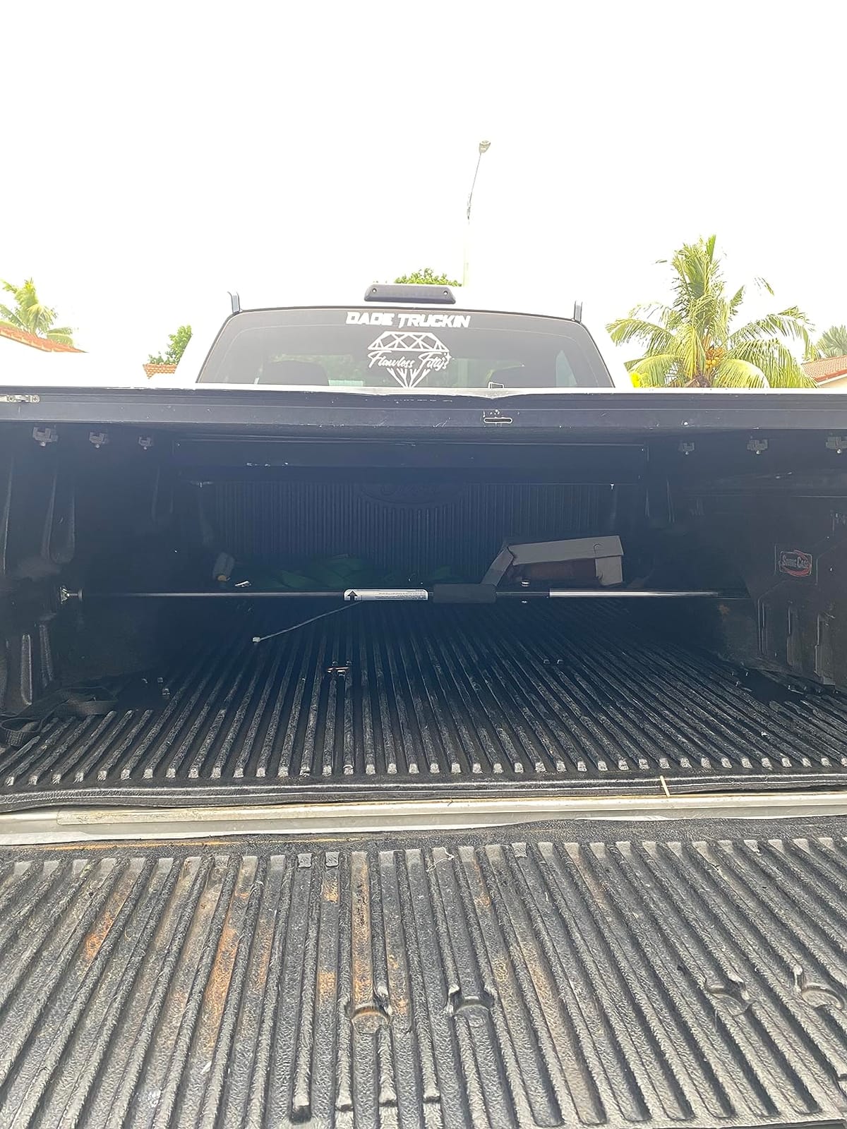 Heavy Duty Truck Cargo Bar - Adjustable QSP-360 Truck Bed Organizer with Weight Capacity 175 lbs. - Self-Locking Spring Ratchet Load Lock Bar - Extends 3.6 to 6 Ft, Ideal for Car, SUV & Truck customer photo 1