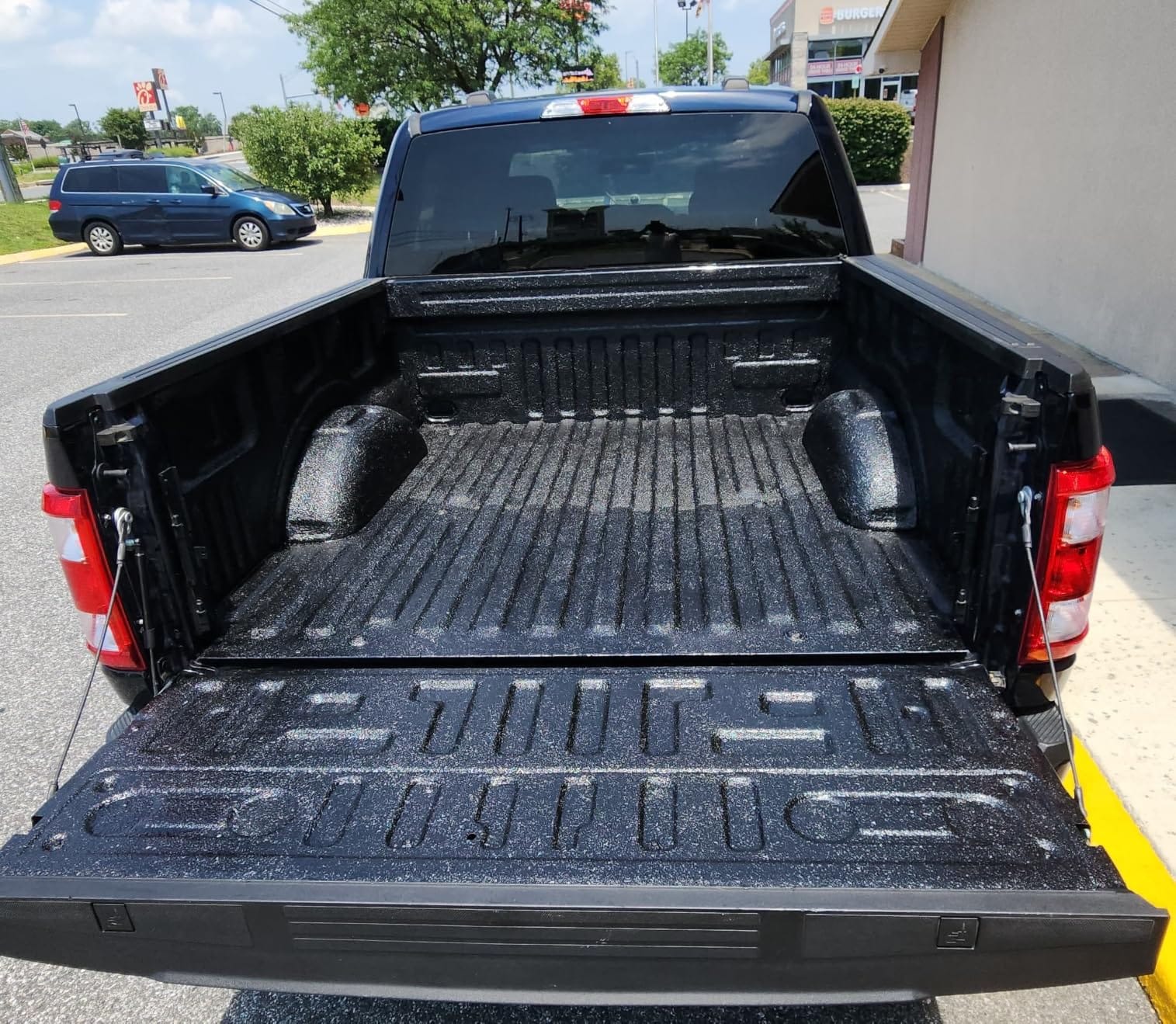 HERCULINER HCL1B8 Roll-on Bed Liner Kit,Black, 1 Gal. customer photo 2