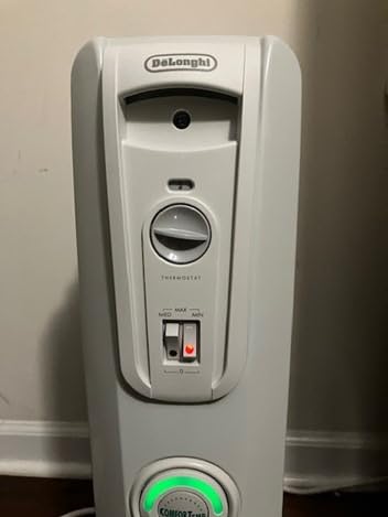 De'Longhi Oil filled Radiator Heater, 1500W Electric Space Heater for indoor use, portable room heater, Energy Saving, full room like office and bedroom with safety features, EW7707CM customer photo 1