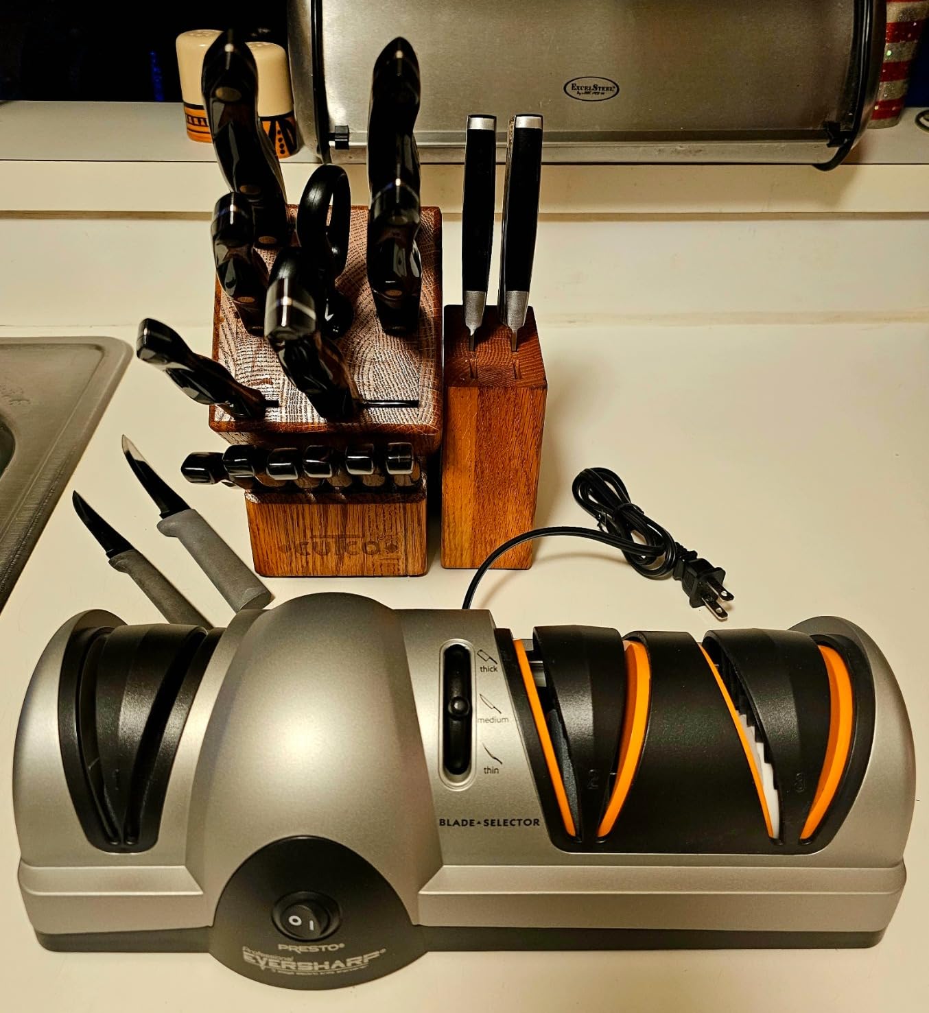 Presto 08810 Professional EverSharp Electric Knife Sharpener customer photo 1
