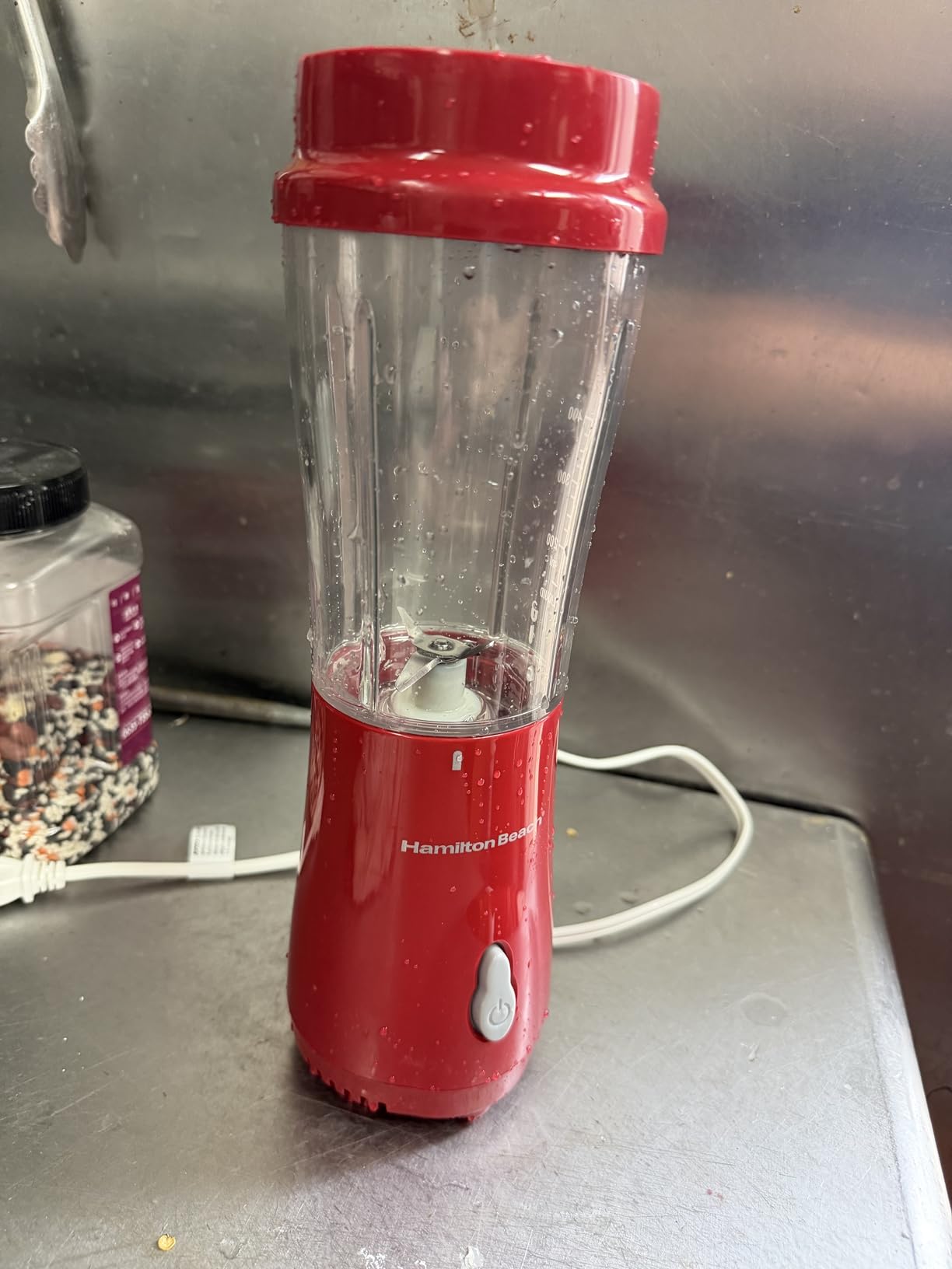 Hamilton Beach Portable Blender for Shakes and Smoothies, 14 Oz BPA Free Travel Cup & Lid, Durable Stainless Steel Blades, Personal Smoothie Blender, Red (51101RV) customer photo 1