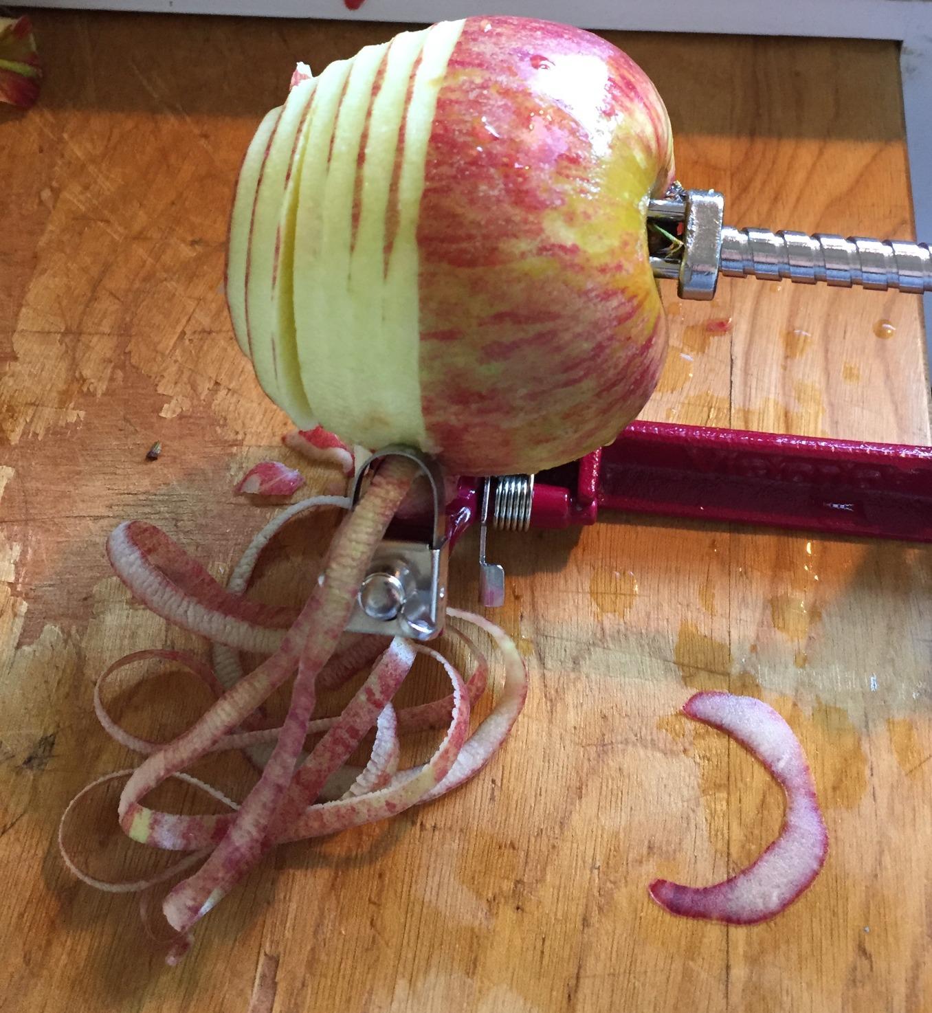 Heavy Duty Cast Iron Peeler with Stainless Steel Corer Slicer and Peeler Blades and a Strong Clamp Base, Apple Pie or Apple Crisp Maker customer photo 2
