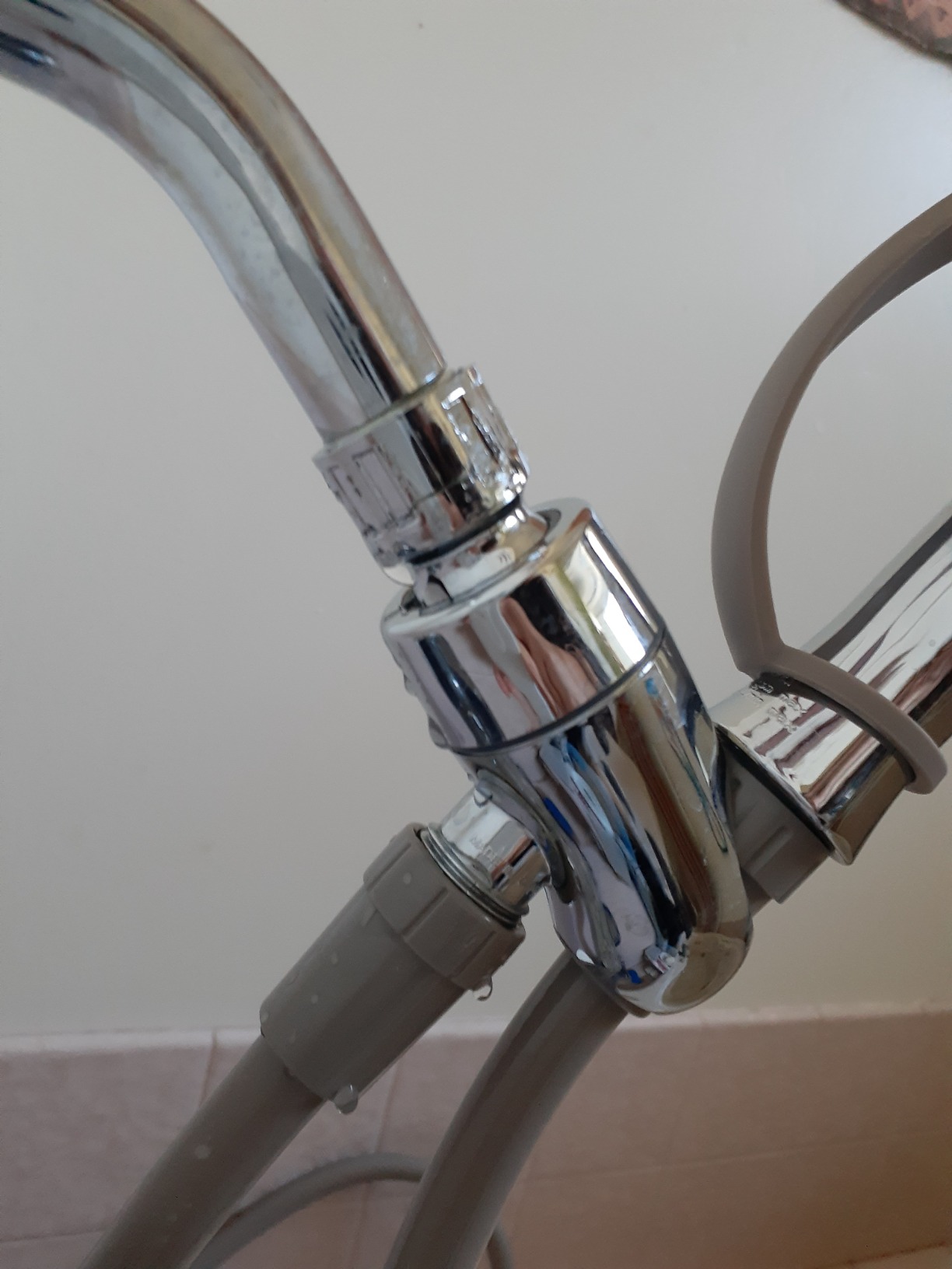Moen DN8001CH Home Care Multi-Function Handheld Showerhead with Non-Positive Pause Control, Chrome Finish, Wall-Mounted Hand Shower with 7-Foot Hose and Lightweight Soft Grip Handle customer photo 1