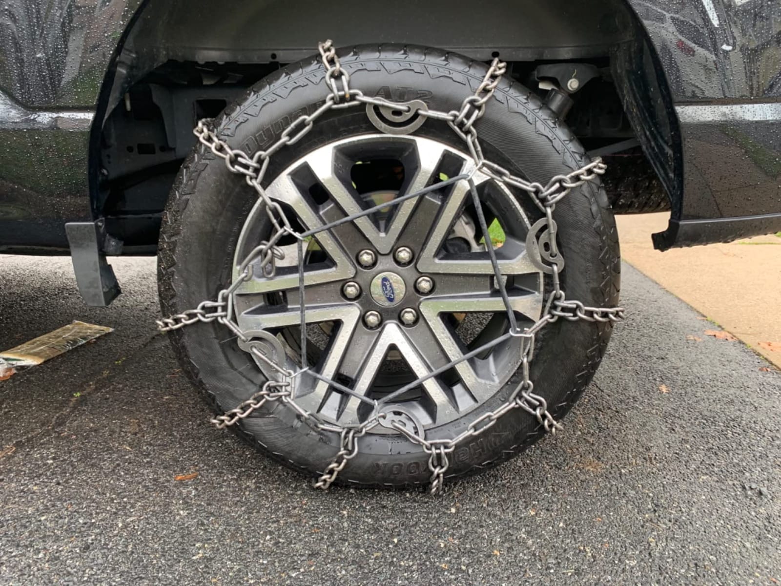 SCC QG3229CAM Quik Grip Wide Base Type CAM-DH Light Truck Tire Traction Chain - Set of 2 customer photo 1