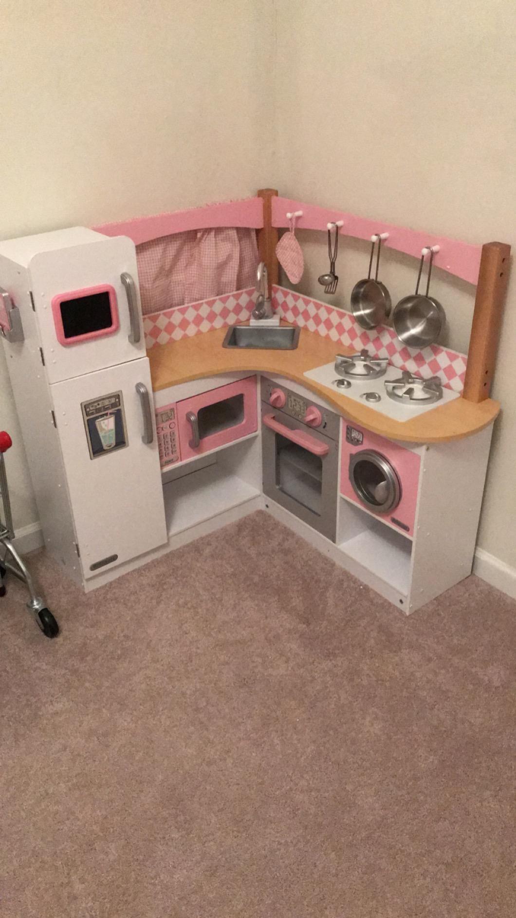 KidKraft Grand Gourmet Corner Wooden Play Kitchen with Washer, Chalkboard, Curtains and 4 Accessories, Gift for Ages 3+ customer photo 1