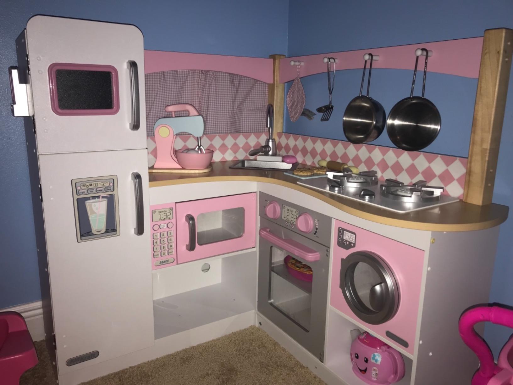 KidKraft Grand Gourmet Corner Wooden Play Kitchen with Washer, Chalkboard, Curtains and 4 Accessories, Gift for Ages 3+ customer photo 2