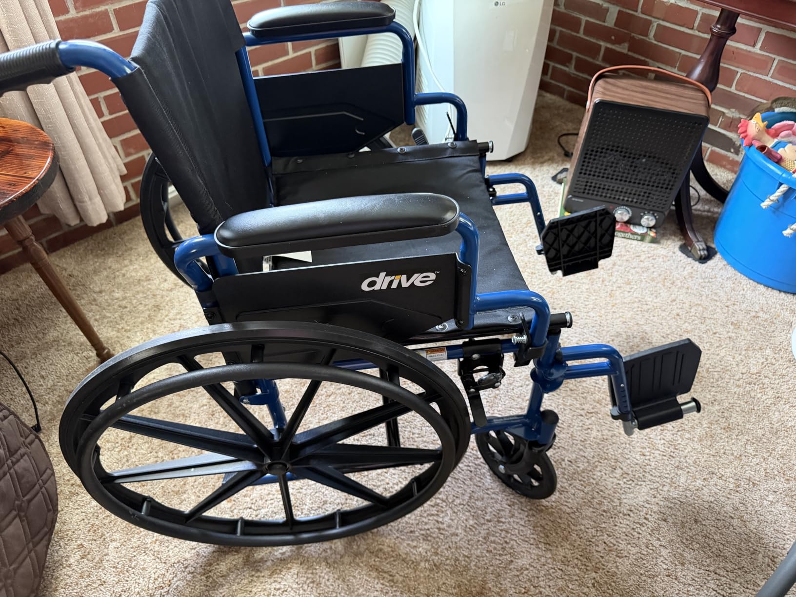 Drive Medical Blue Streak Lightweight Wheelchair, Footrests, 18