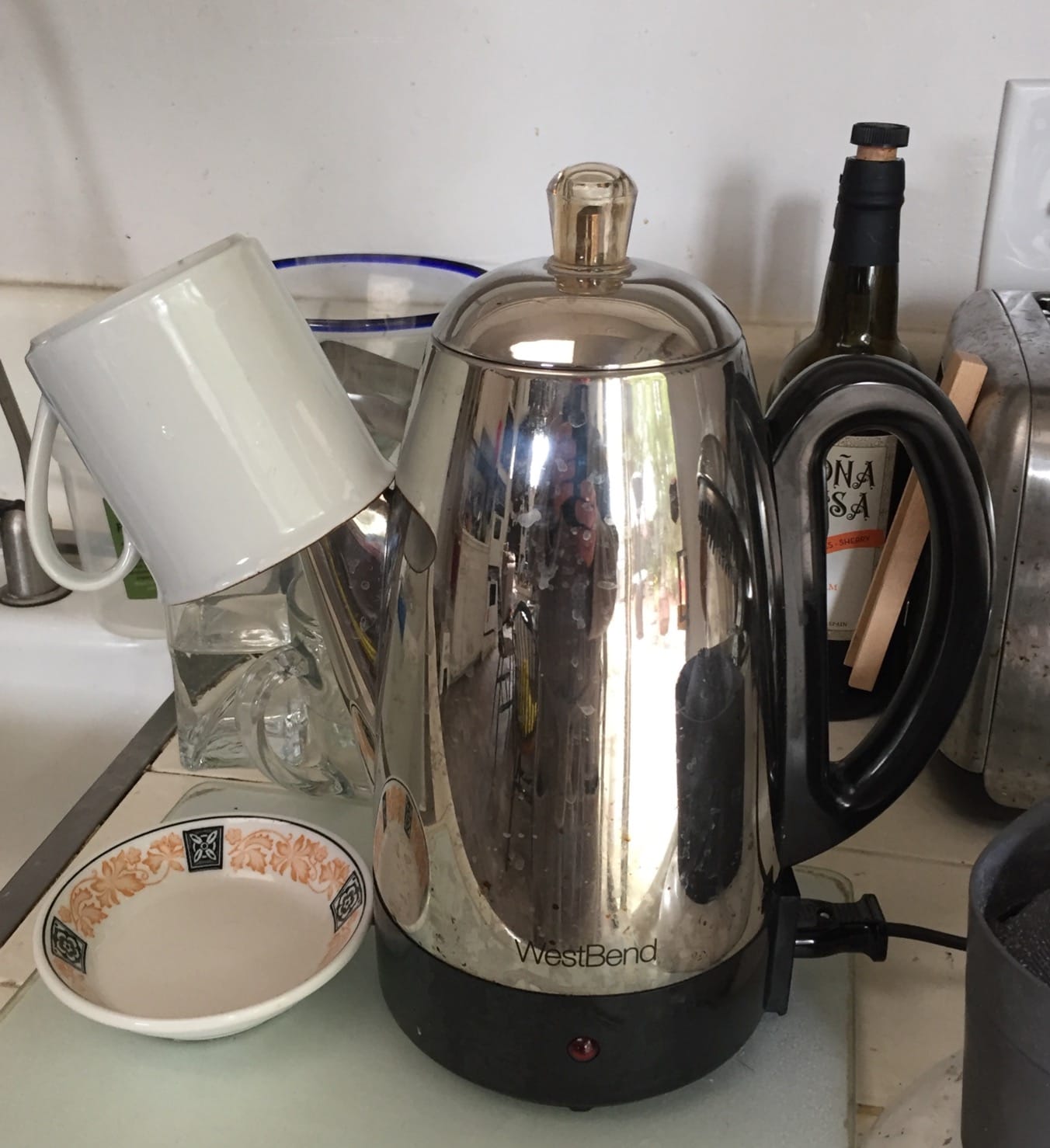 West Bend Electric Percolator Classic Style Coffee Maker with Heat Resistant Handle Base and Detachable Cord with Stainless Steel Stem and Basket, 12-Cup, Silver customer photo 1