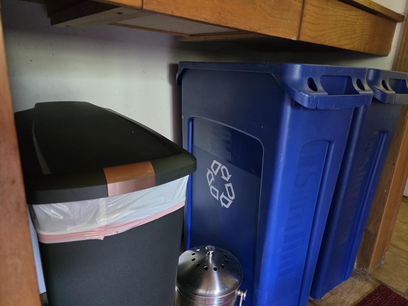 simplehuman 40 Liter / 10.6 Gallon Slim Kitchen Step Trash Can With Secure Slide Lock, Black Plastic customer photo 1