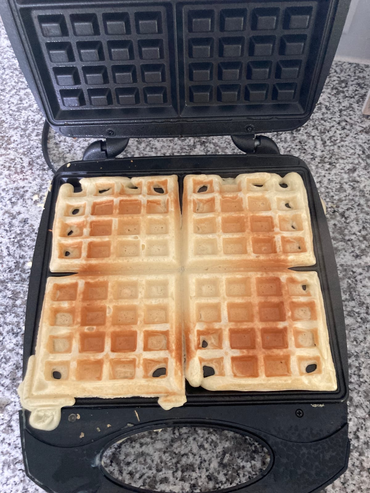 Hamilton Beach Belgian Waffle Maker with PFAS-Free Non-Stick Grids | Makes 4 Waffles, Hashbrowns or Keto Chaffles at Once | Compact Design for Easy Storage | Black & Stainless Steel | 26020MN customer photo 1