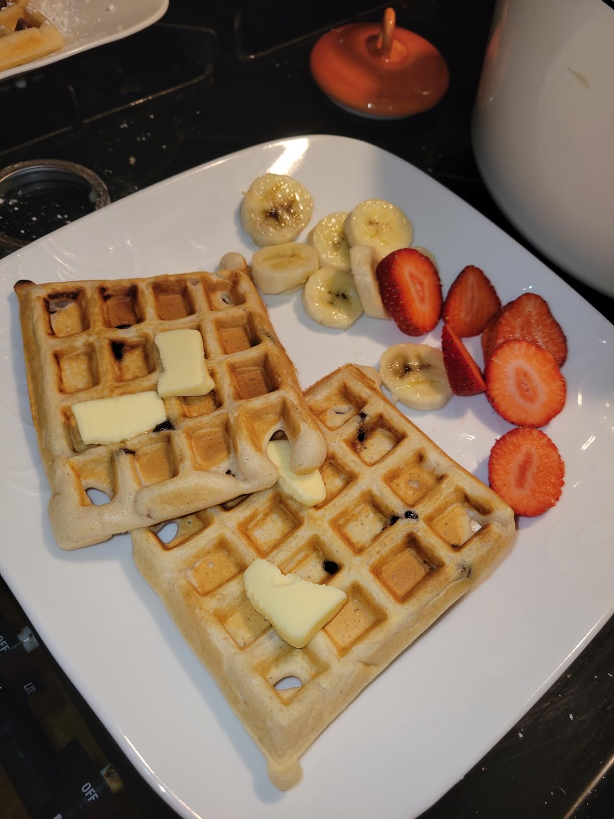 Hamilton Beach Belgian Waffle Maker with PFAS-Free Non-Stick Grids | Makes 4 Waffles, Hashbrowns or Keto Chaffles at Once | Compact Design for Easy Storage | Black & Stainless Steel | 26020MN customer photo 2