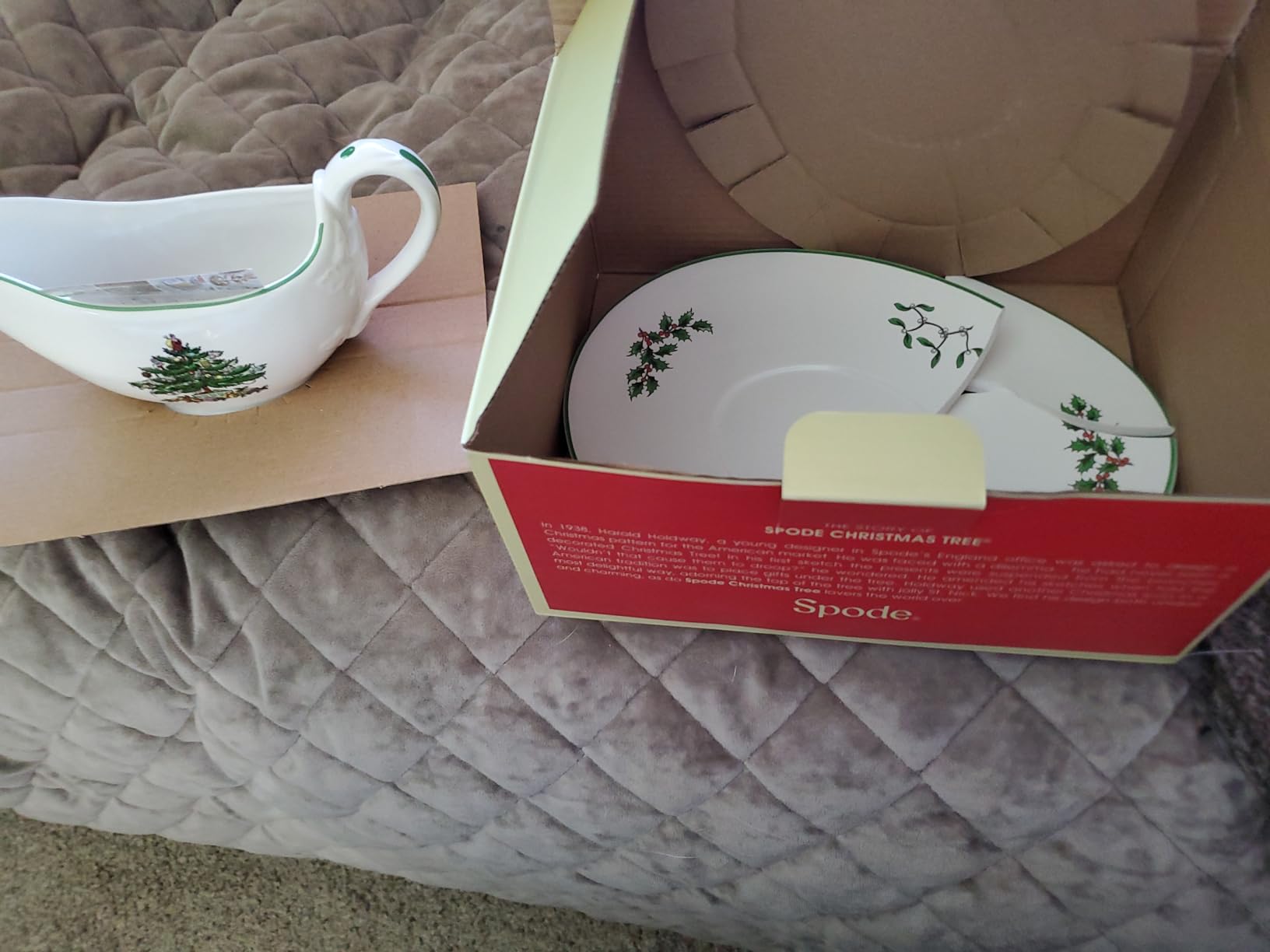 Spode Christmas Tree 9 Oz Gravy Boat & Stand - Set of 2 customer photo 1