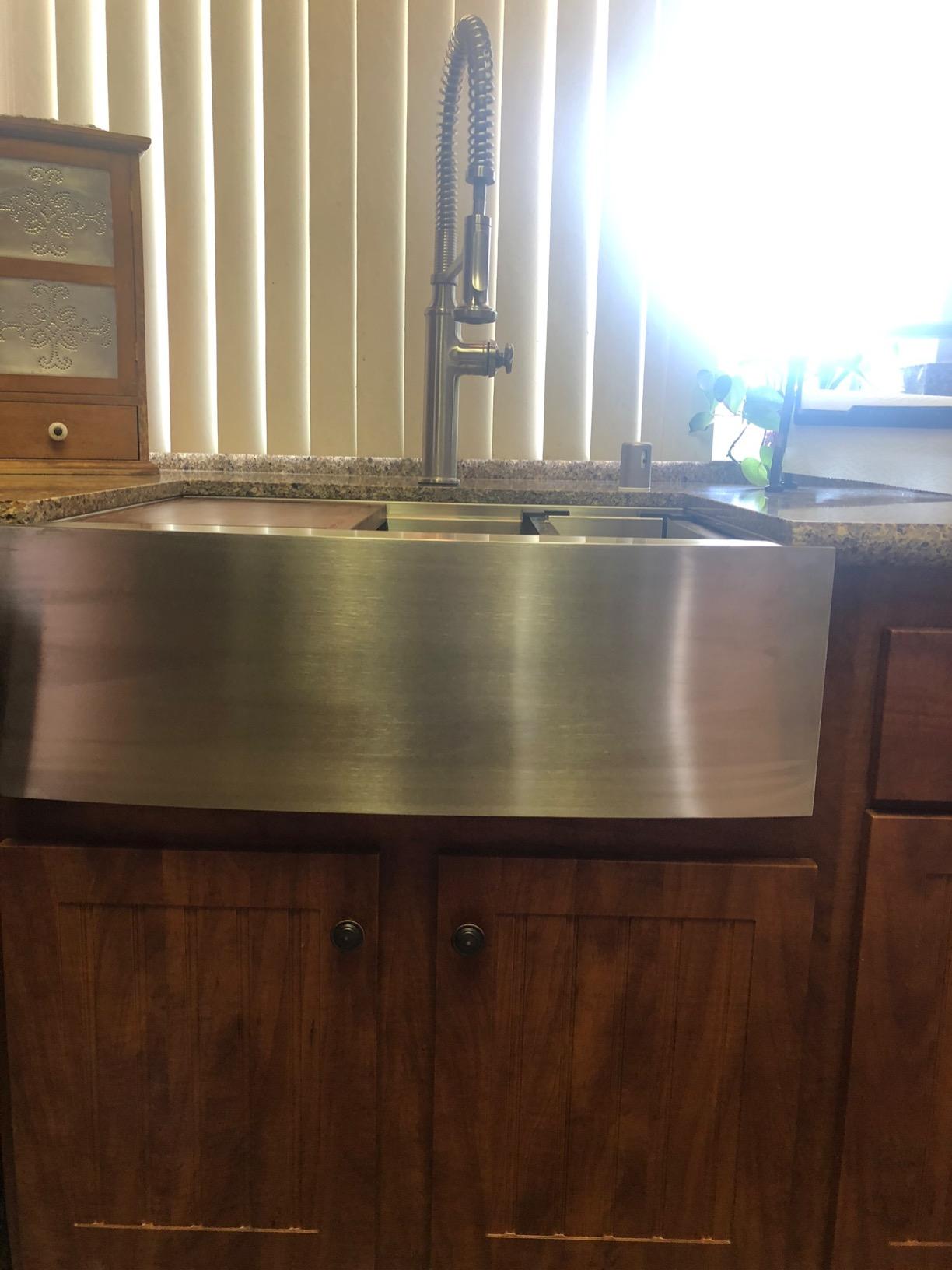 Ruvati 33-in 16-Gauge Apron-Front Farmhouse Workstation Sink - RVH9200 customer photo 2