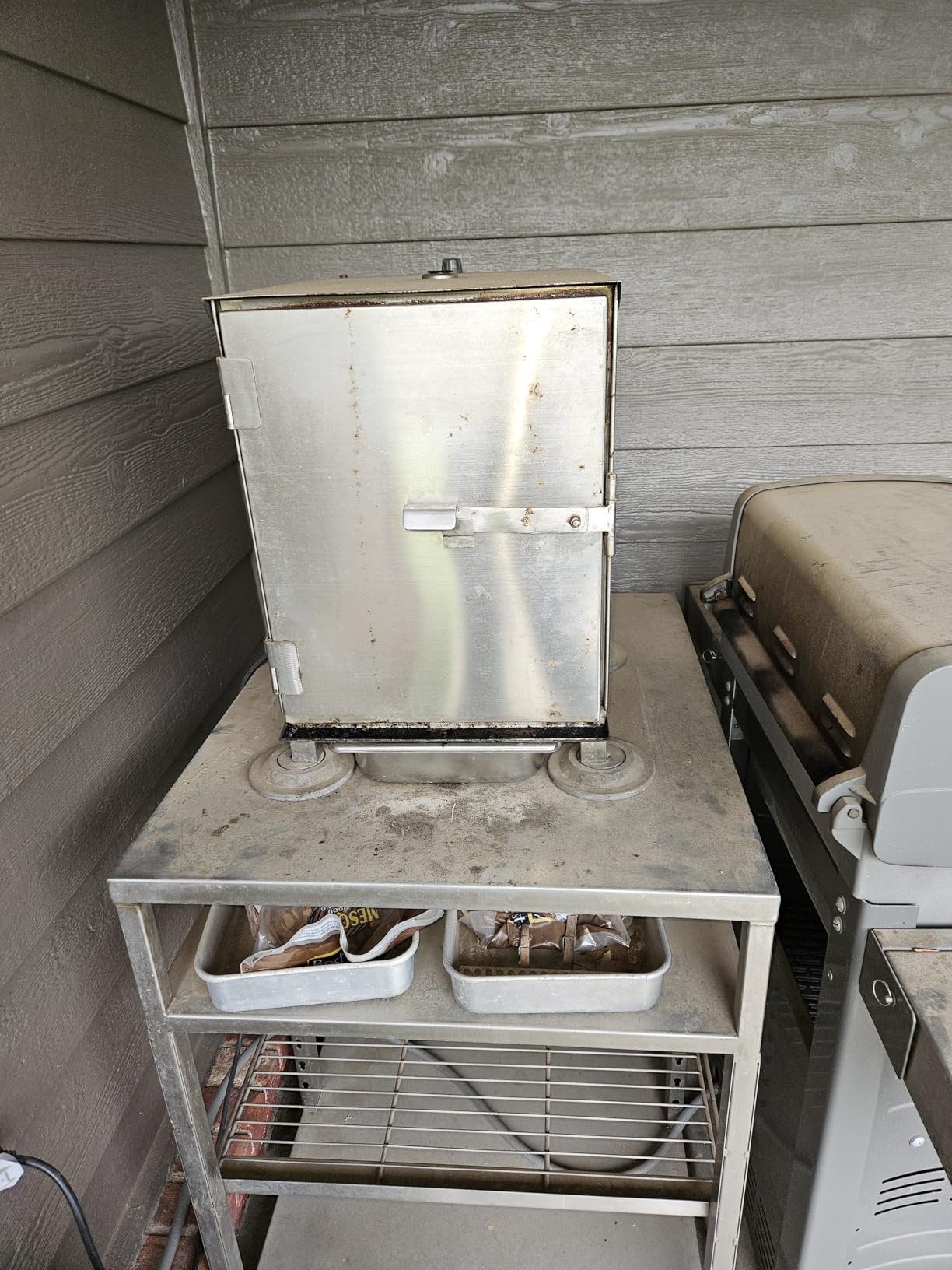 SmokinTex 'The OG' Electric Smoker - Spacious & Insulated Stainless Steel Meat Smoker with 700W Heating, & Temperature Control for BBQ, Jerky, Vegetables customer photo 1