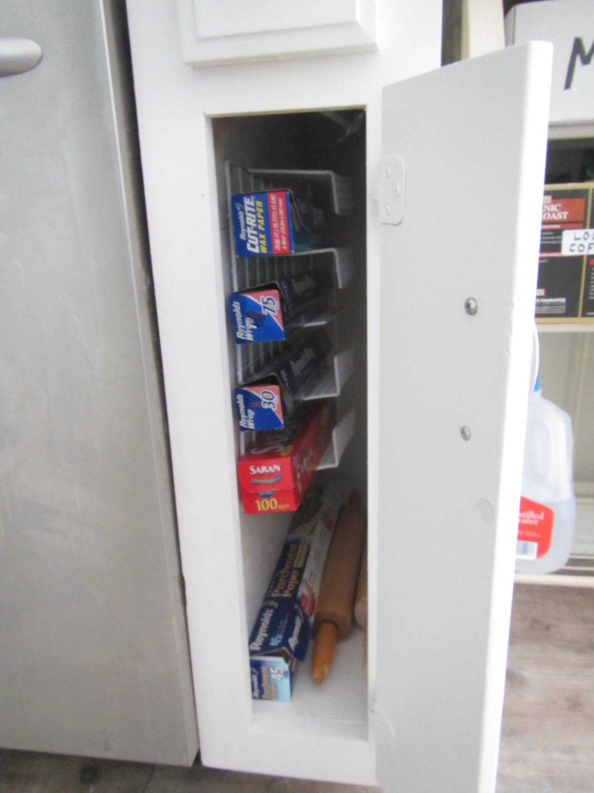 Home Basics Organizer Rust Resistant, Perfect for Food Storage, Silver Foil, Wax Paper, Sandwich Bags, Plastic Wrap-Mounts,White customer photo 1