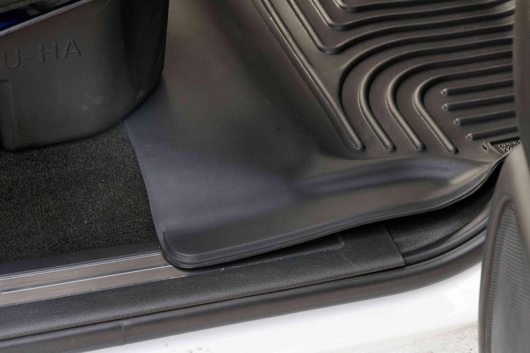 Husky Liners Weatherbeater Floor Mats | Fits 2014 - 2018 Chevrolet Silverado & GMC Sierra 1500 Crew Cab; 15-19 Silverado/Sierra 2500/3500 Crew Cab (Footwell Cvg) | Front & 2nd Row, 3-pc Black - 98231 customer photo 2