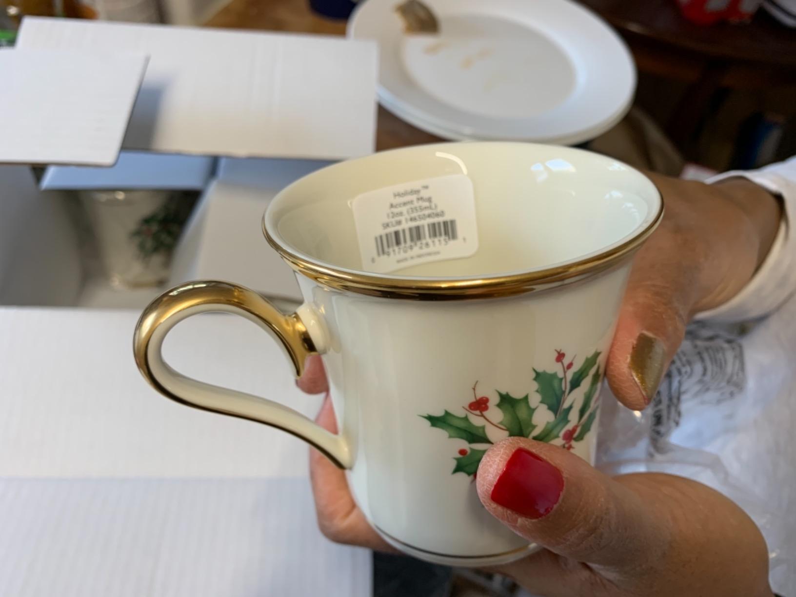 Lenox Holiday Porcelain Christmas Gravy Boat with Stand, 16oz customer photo 1