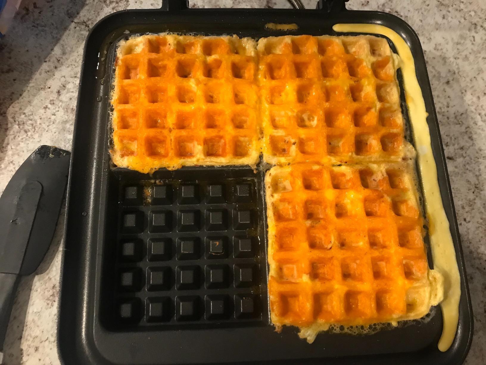 Breville BWM640XL Smart 4-Slice Waffle Maker, Silver customer photo 1