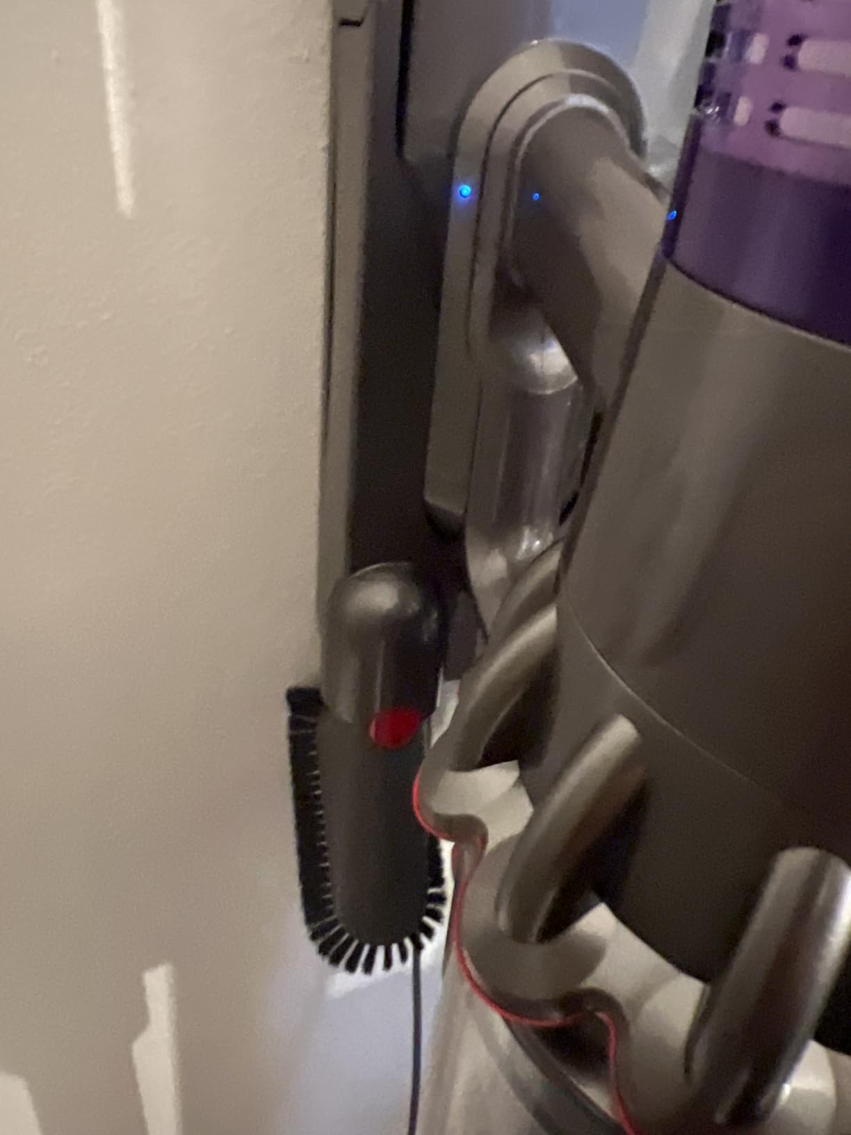 Dyson V11 Origin Cordless Vacuum, 185AW, 3 Power Modes, Up to 60 Minutes, Deep Cleans Hard Floors and Carpets, Detangles pet Hair, Converts to Handheld customer photo 1