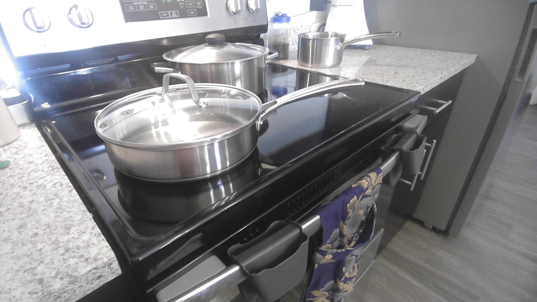 Calphalon Classic Stainless Steel Cookware Saute Pan, 3 Quart, Silver,2095189 customer photo 1