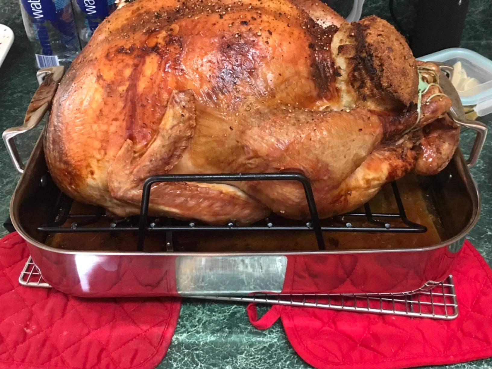 Viking 3-Ply Stainless Steel Roasting Pan with Non Stick Rack, 16 x 13 Inch Kitchen Cookware, Great for Turkey, Dishwasher and Oven Safe, Induction Ready, Silver customer photo 1