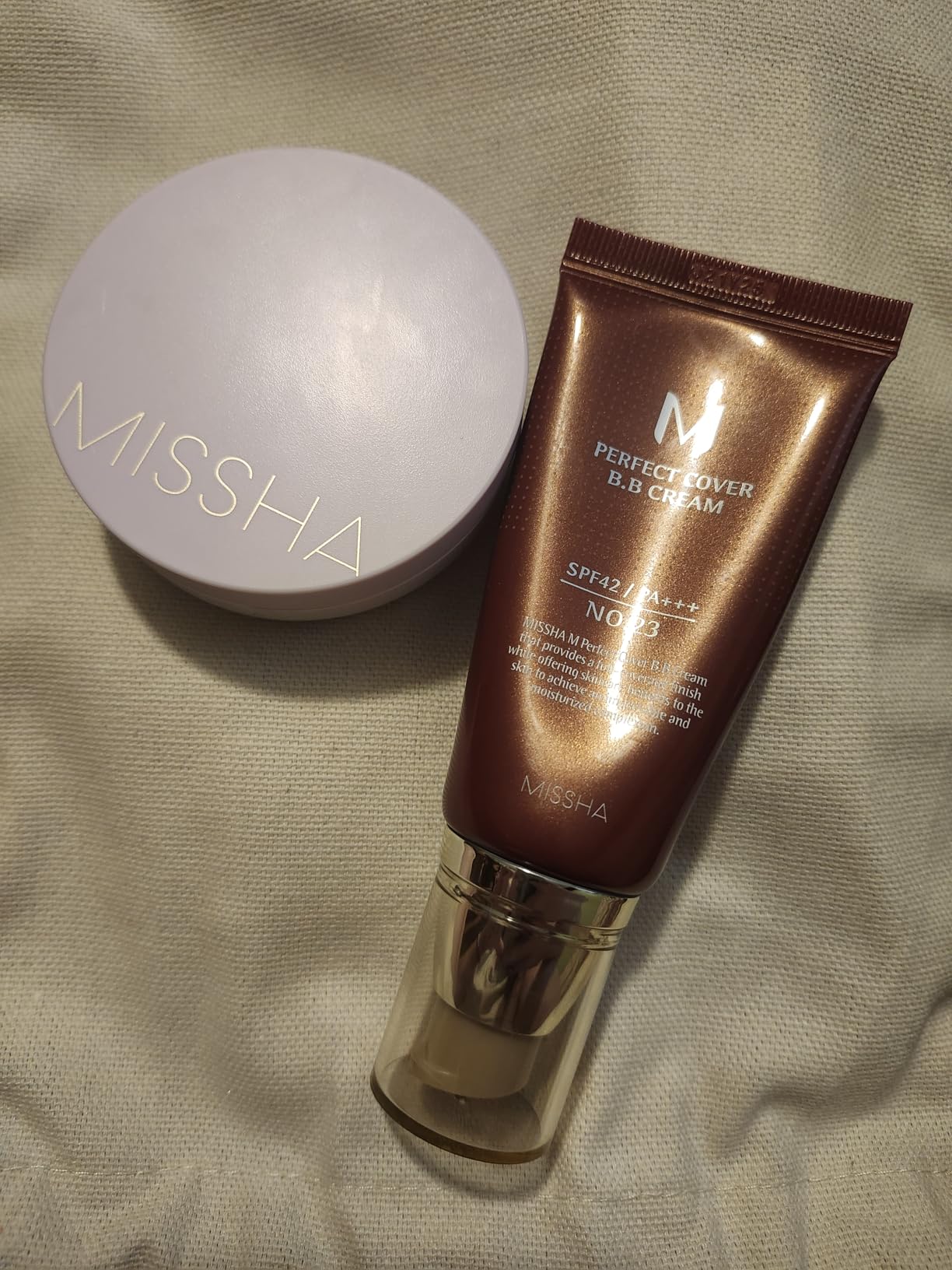 MISSHA Magic Cushion Foundation No.21 Light Beige, Dewy Coverage | Korean compact with puff creates radiant buildable finish and smooth everyday base for quick touch-ups customer photo 1