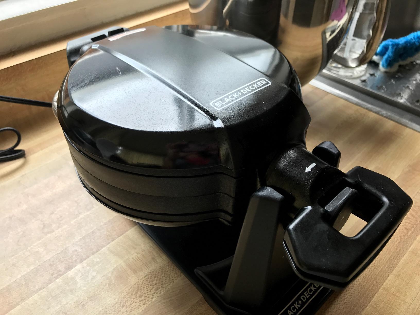 BLACK+DECKER Rotating Belgian Waffle Maker | Rotating waffle maker with deep nonstick plates, indicator lights and drip tray for easy cleanup. customer photo 1