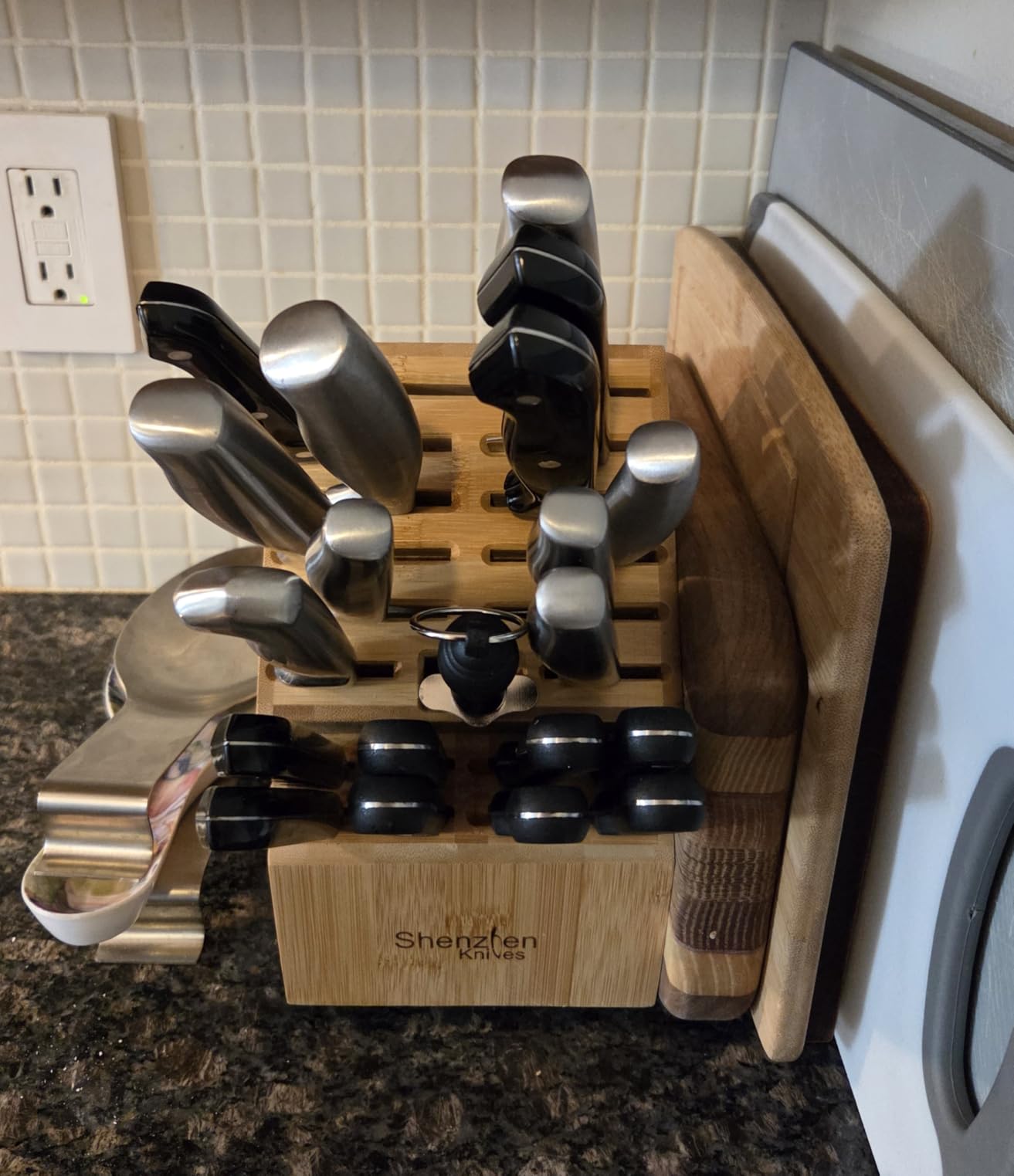 Shenzhen Knives 20 Slot Bamboo Countertop Knife Block – Large, 8x5.25x11 customer photo 1