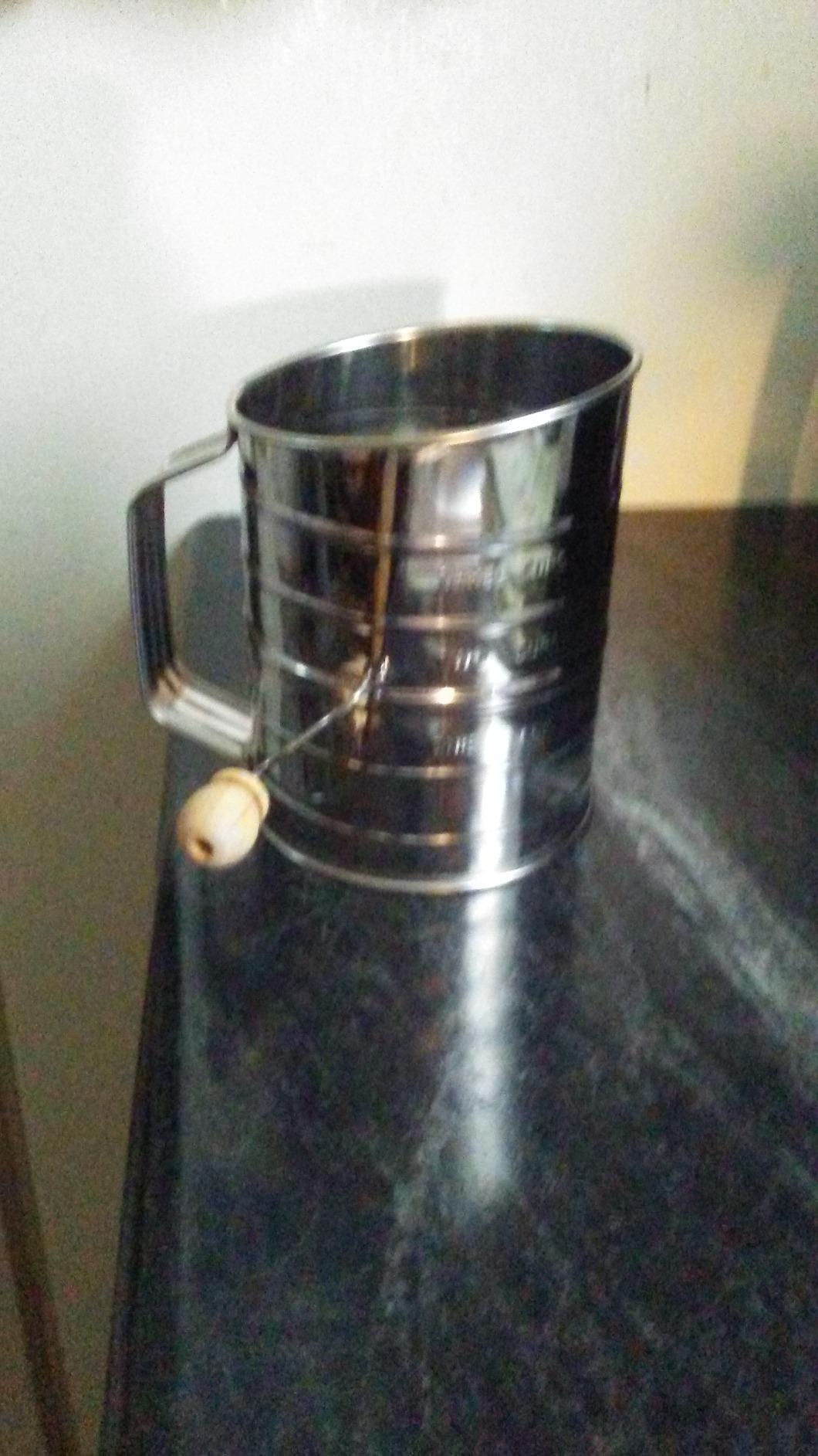 Bellemain Stainless Steel Flour Sifter for Baking with Hand Crank - 3 Cup customer photo 1